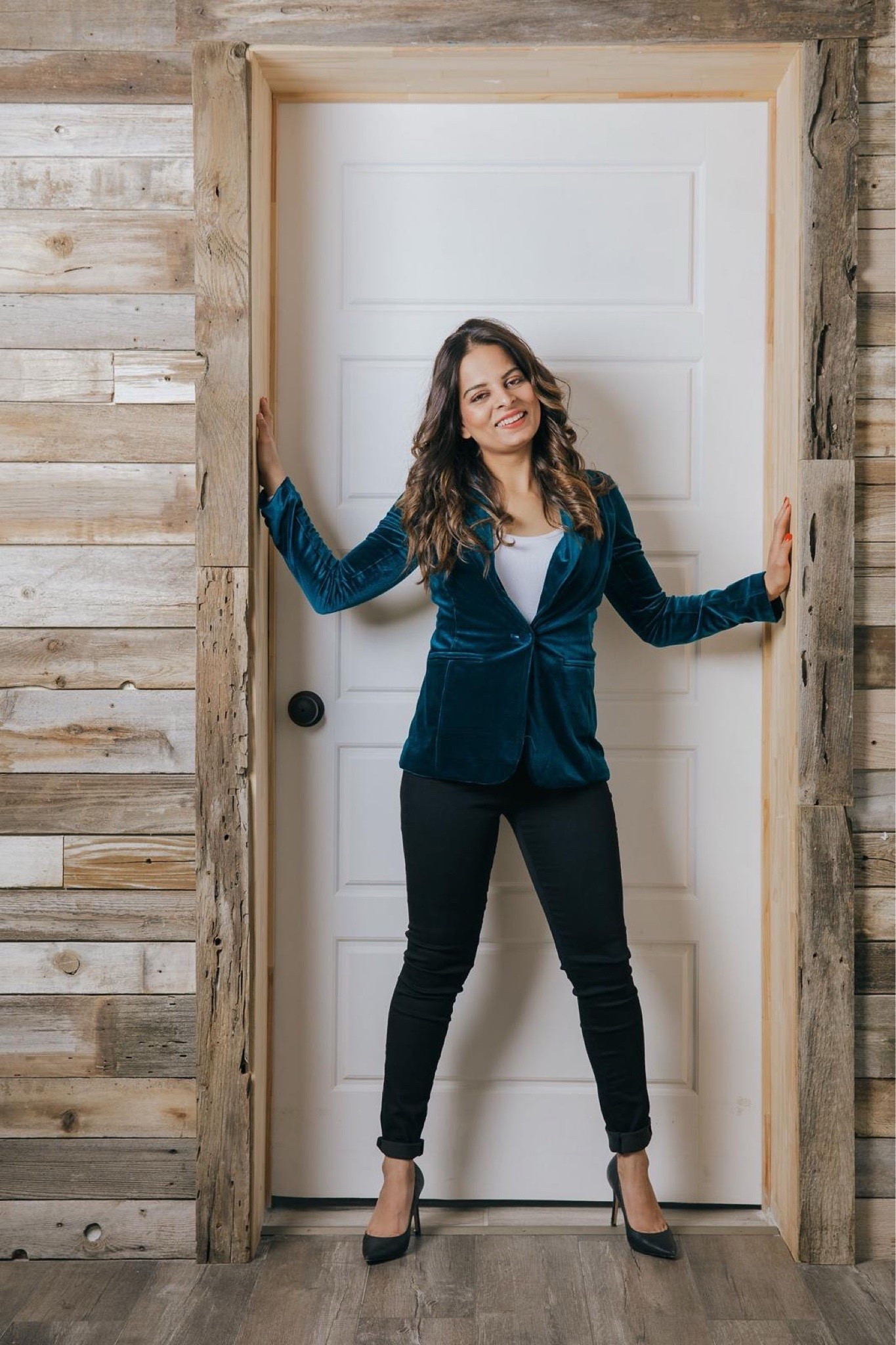 A good blazer changes everything 💫 This rich velvet blazer adds texture, elegance, and just the right amount of drama to a classic outfit. Perfect for work events, dinners, or festive celebrations.
#stylewithkitty #blazerstyle #velvetfashion #holidayoutfit #layeredlook #modernclassic #fashioninspo #womeninstyle #elevatedbasics #winterwardrobe

#LTKHoliday #LTKootd #LTKBeauty