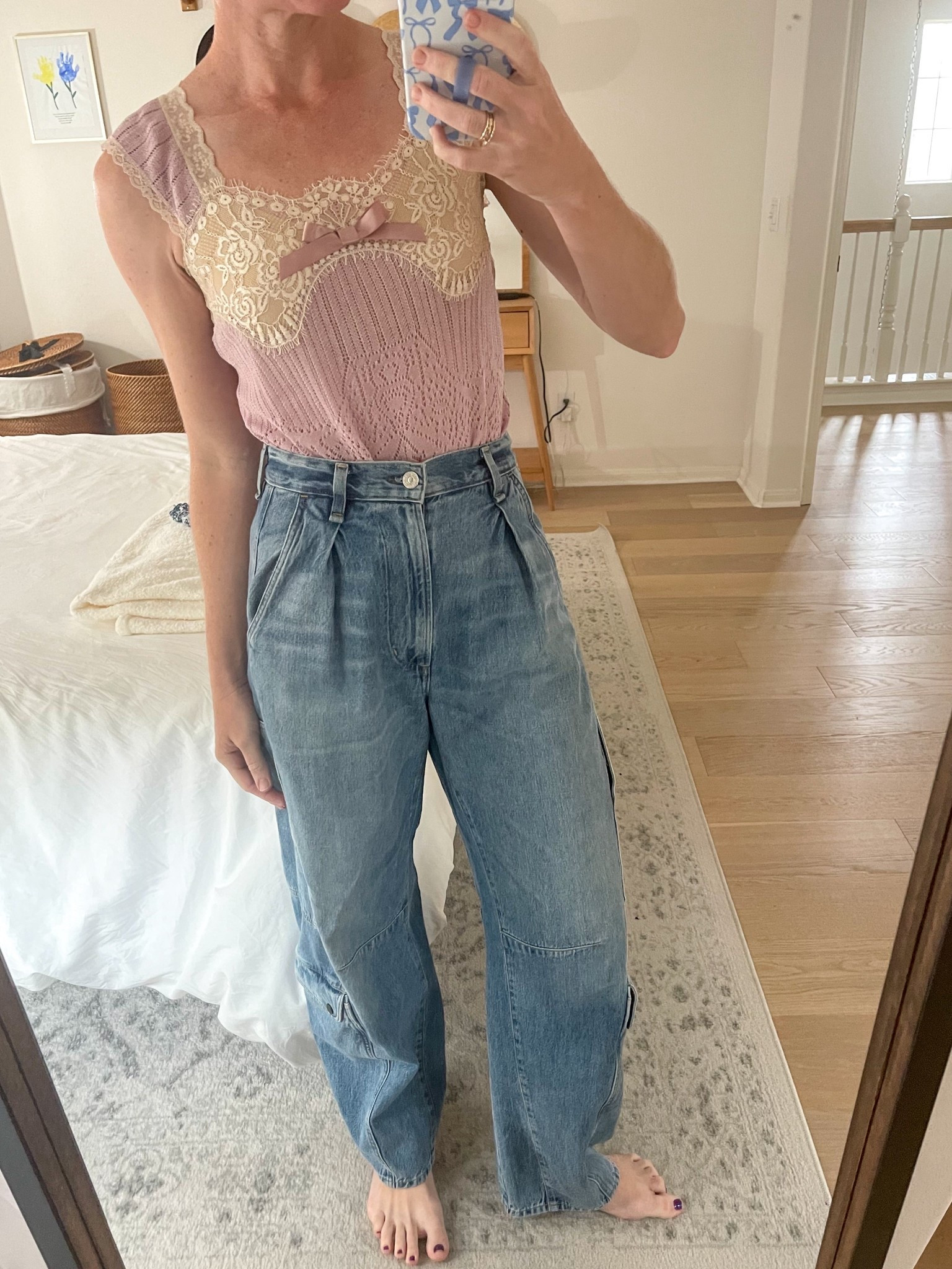 A stunning top, so delicate and well-made. Would be perfect for Easter with white denim. Fits TTS, wearing a P/S. 