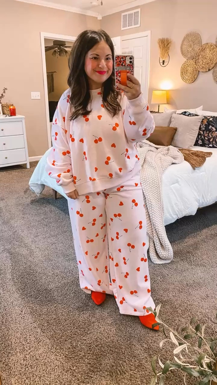 Celebrating Valentine’s Day in style with comfy + cute outfits that don't break the bank! 💕

mules: fit true to size // wearing a 5
pants: fit oversized // wearing a large
crewneck: fits true to size // wearing a large 

 

#LTKWatchNow #LTKStyleTip