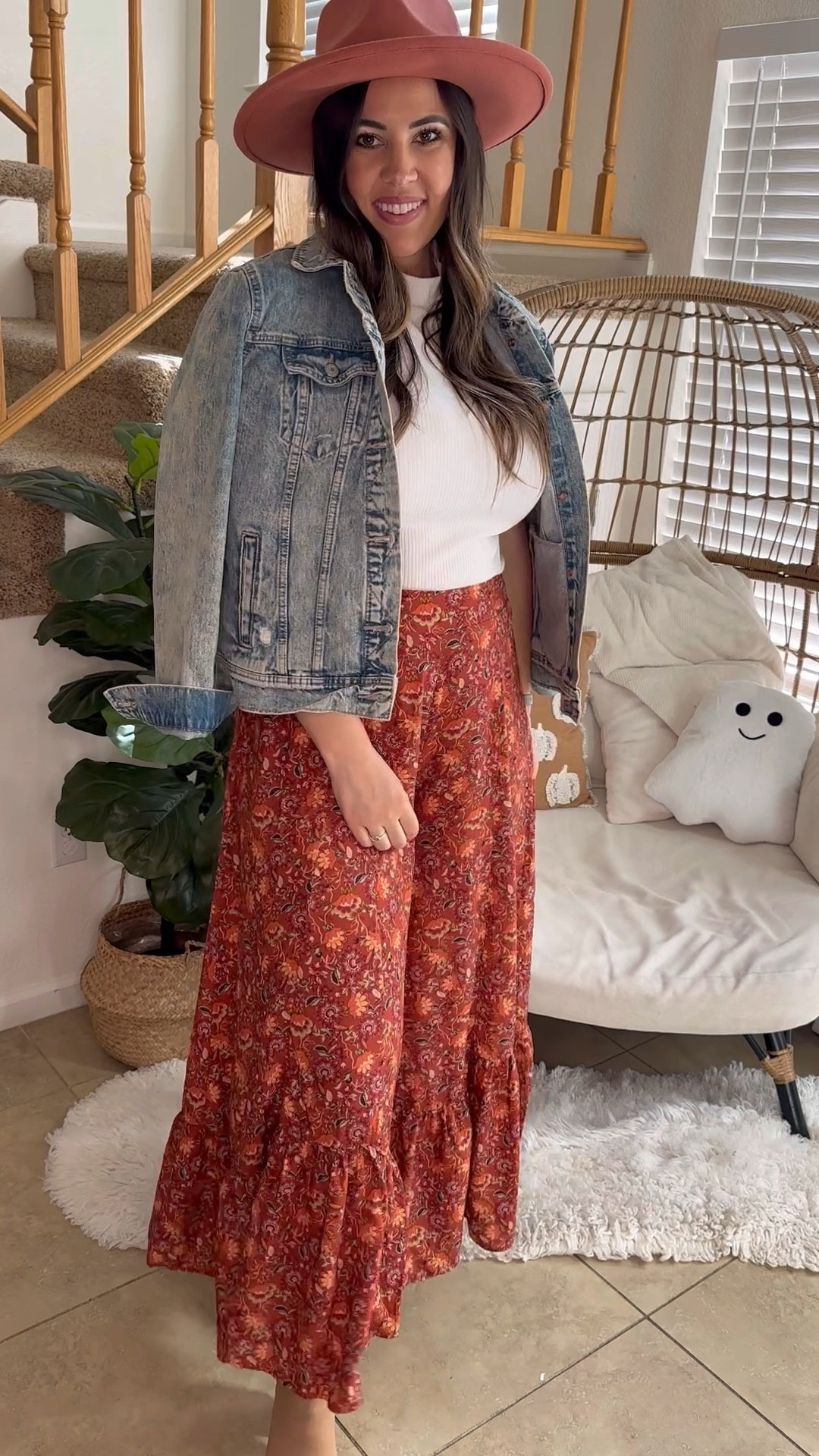 Gorgeous paisley print boho pants 
The pants are perfect to bring into fall! Love the extra wide leg and ruffle trim. 
Pants are under $25
Wearing a size large and just under 5’9” and they hit the top of my ankle
Pairing with a three tie front cardigan for a cozy fall look 


#LTKSeasonal #LTKStyleTip #LTKMidsize