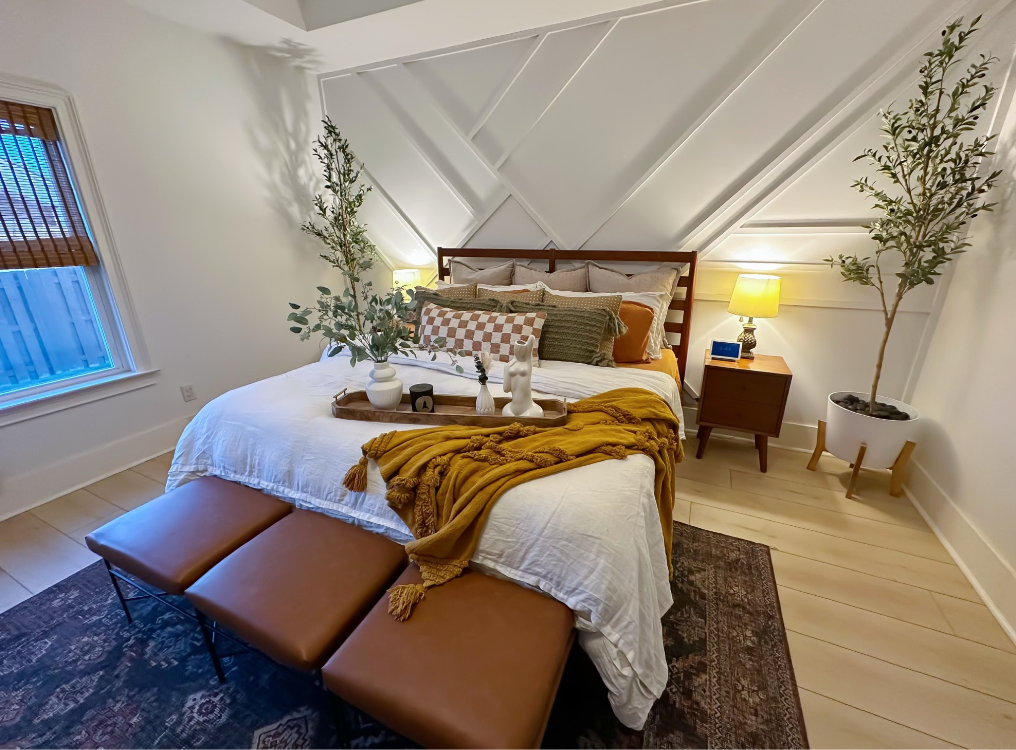 bedroom decor | mid century modern inspo | mid century modern design | master bedroom decor 

#LTKsalealert #LTKstyletip #LTKhome