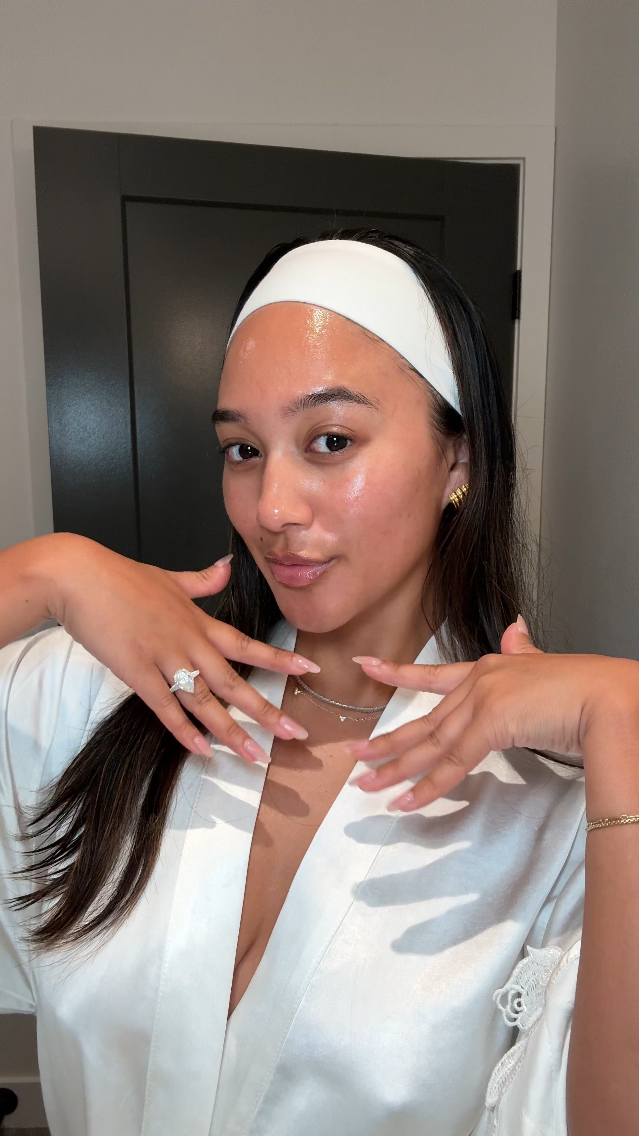 my skin used to freak out- turns out it was just thirsty!! 💦💦 #nordstrompartner #nordstrombeauty #drbarbarasturm #sturmglow #glowroutine 

#LTKBeauty #LTKGiftGuide