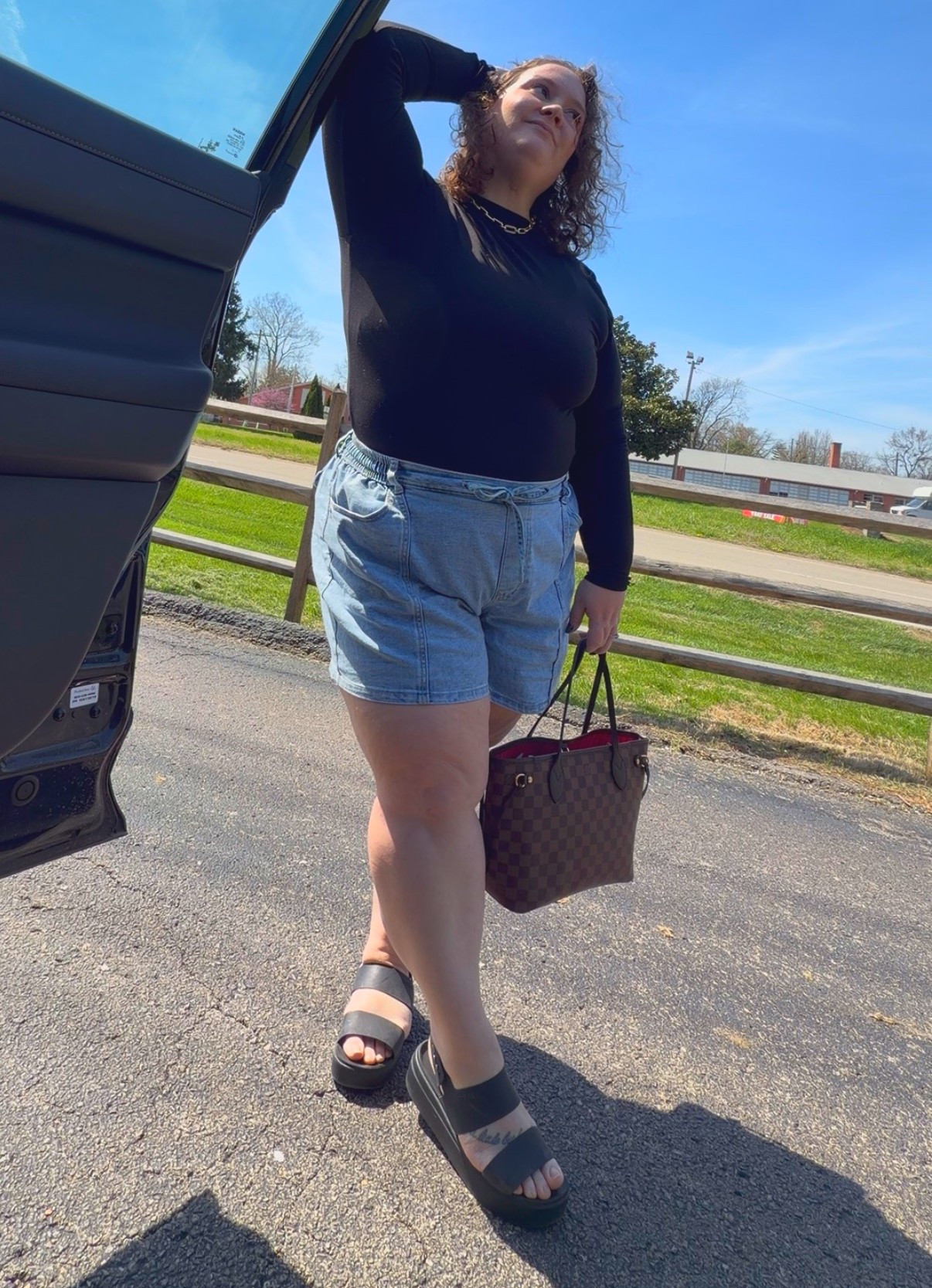 Suns out 

#LTKMidsize #LTKmomlife #LTKPlusSize