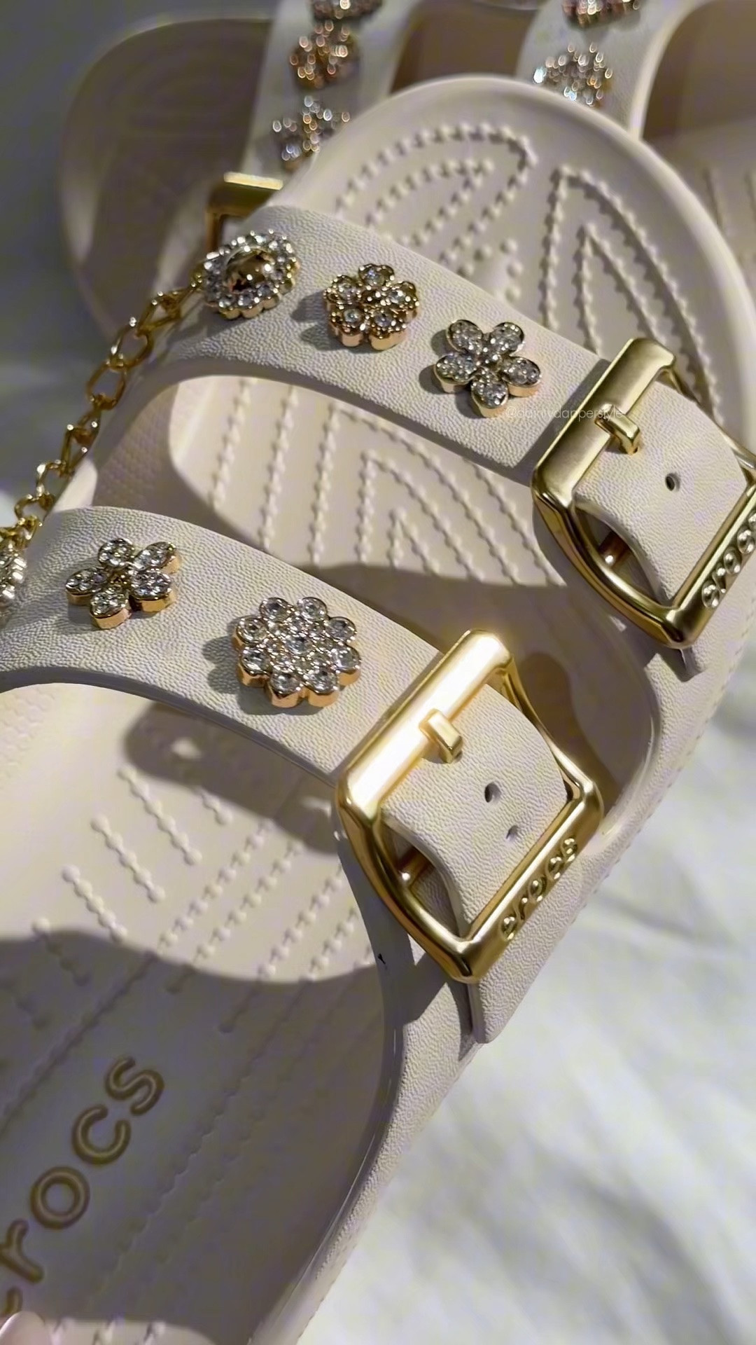 I can not get enough of these sandals! I need every color!

#LTKSaleAlert #LTKSeasonal #LTKootd