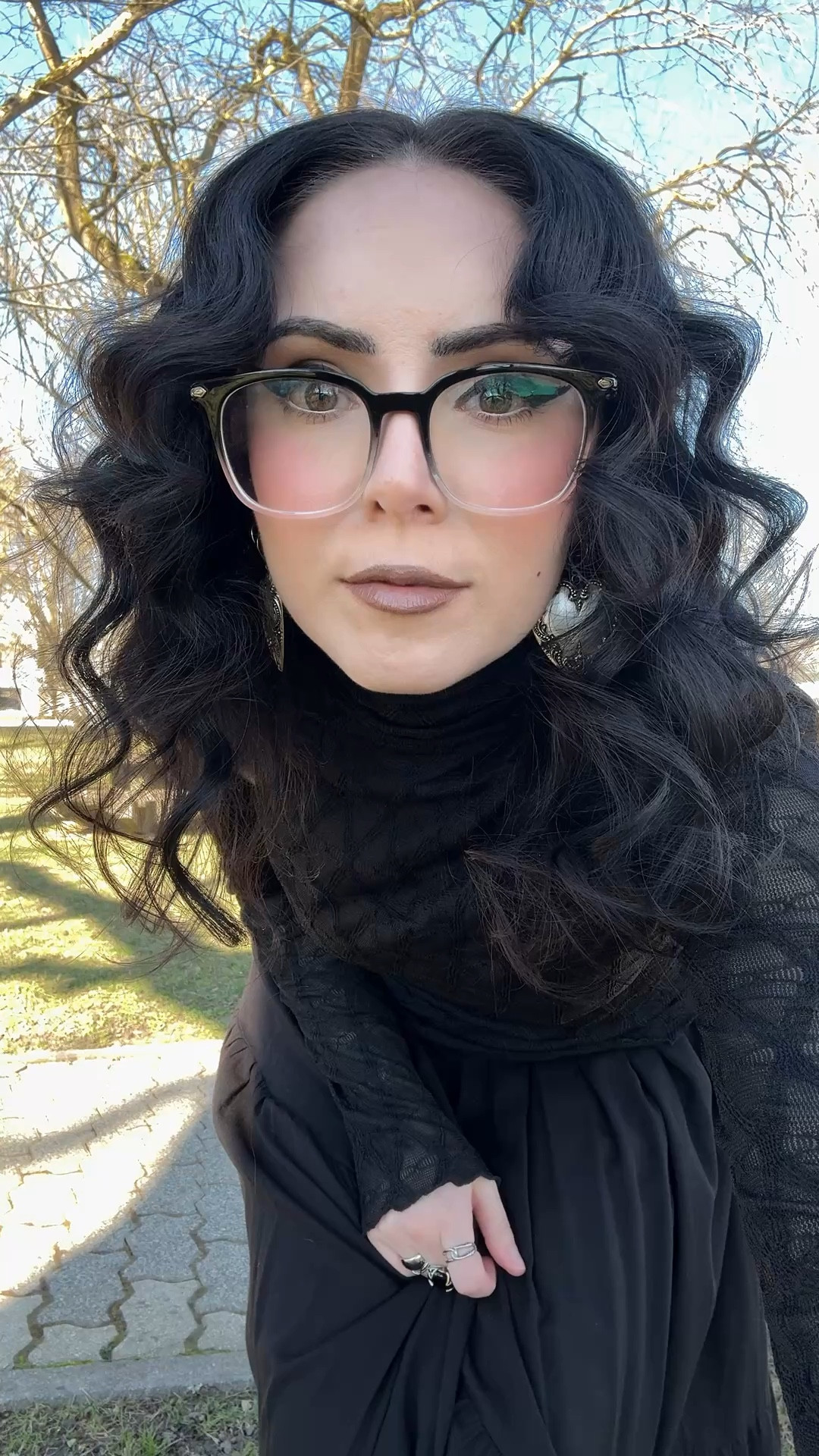 Cute lil spring fit 
Bag is from Foxblood 
Earrings are Regalrose use code _withmandie for discount 