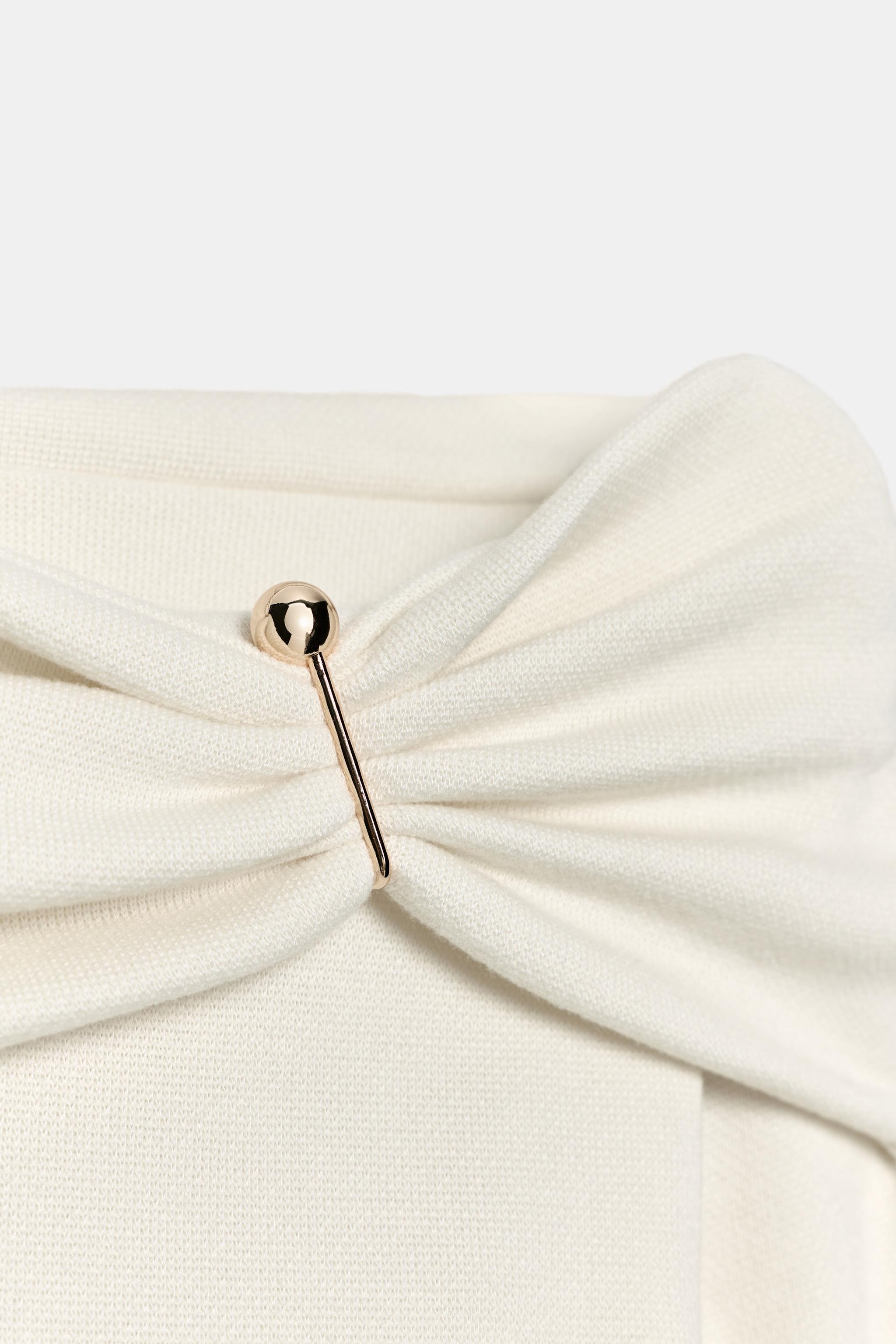 SOFT TOP WITH BUCKLE | Zara UK