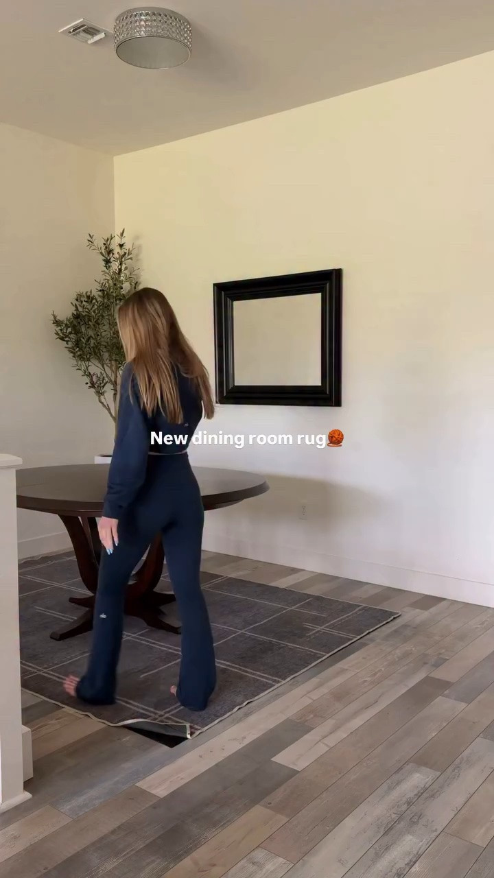 New dining room rug from @joonloloi 🤍🧶 brightened up our space so much and on sale for prime day! 

@amberinteriors #amberlewisxloloi