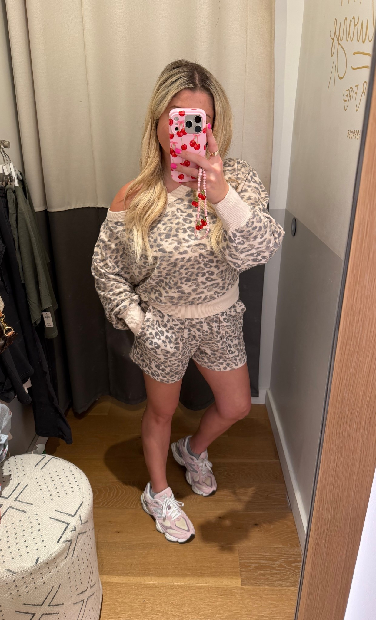 New aerie matching set 
Size small
New balance sneakers tts
@Aerie 

#LTKootd