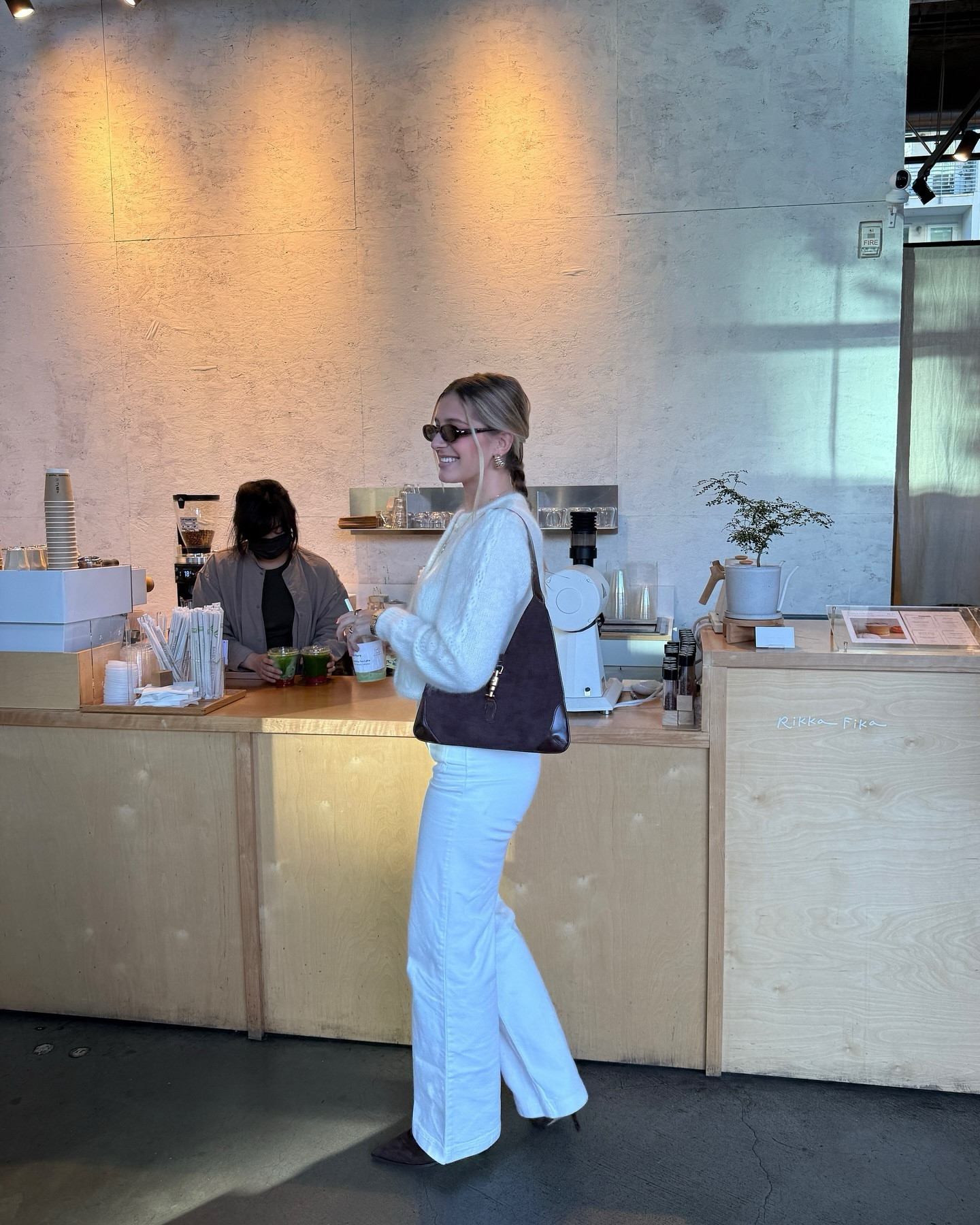 Me when I see a baby: 😀 @sezane 

#sezane #sezanelovers #falloutfit #fallootd #whitesweater #sweater #pinterestaesthetic #pinterestinspired #pinterestoutfit