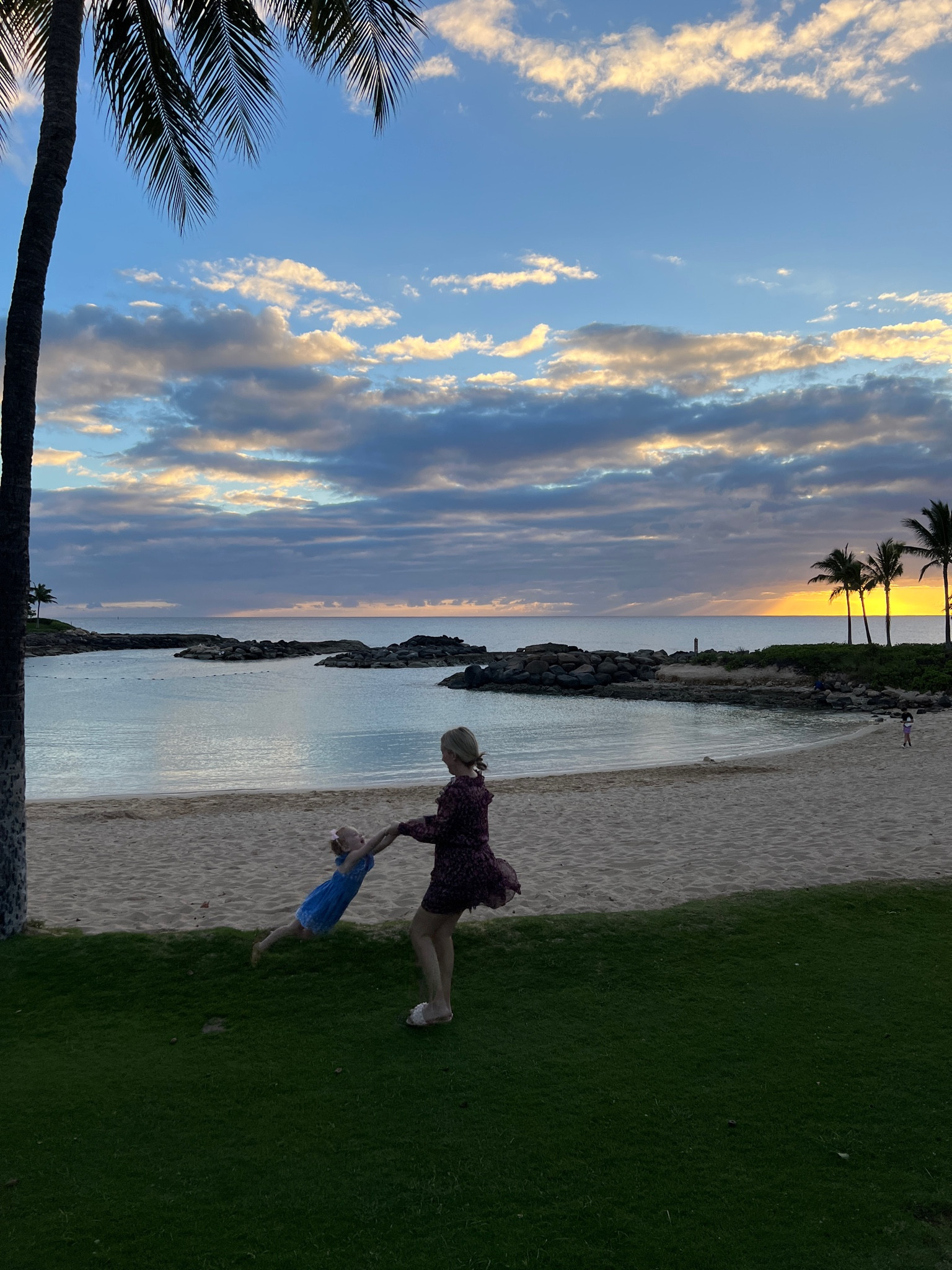 Oahu sunsets walking to dinner 💛

#LTKfamily #LTKtravel #LTKbump