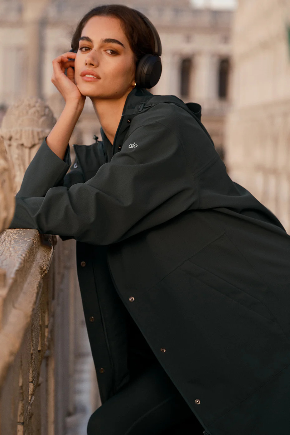 ALO | Rain Or Shine Long Coat in Charcoal Green, Size: Medium | Alo Yoga (US)