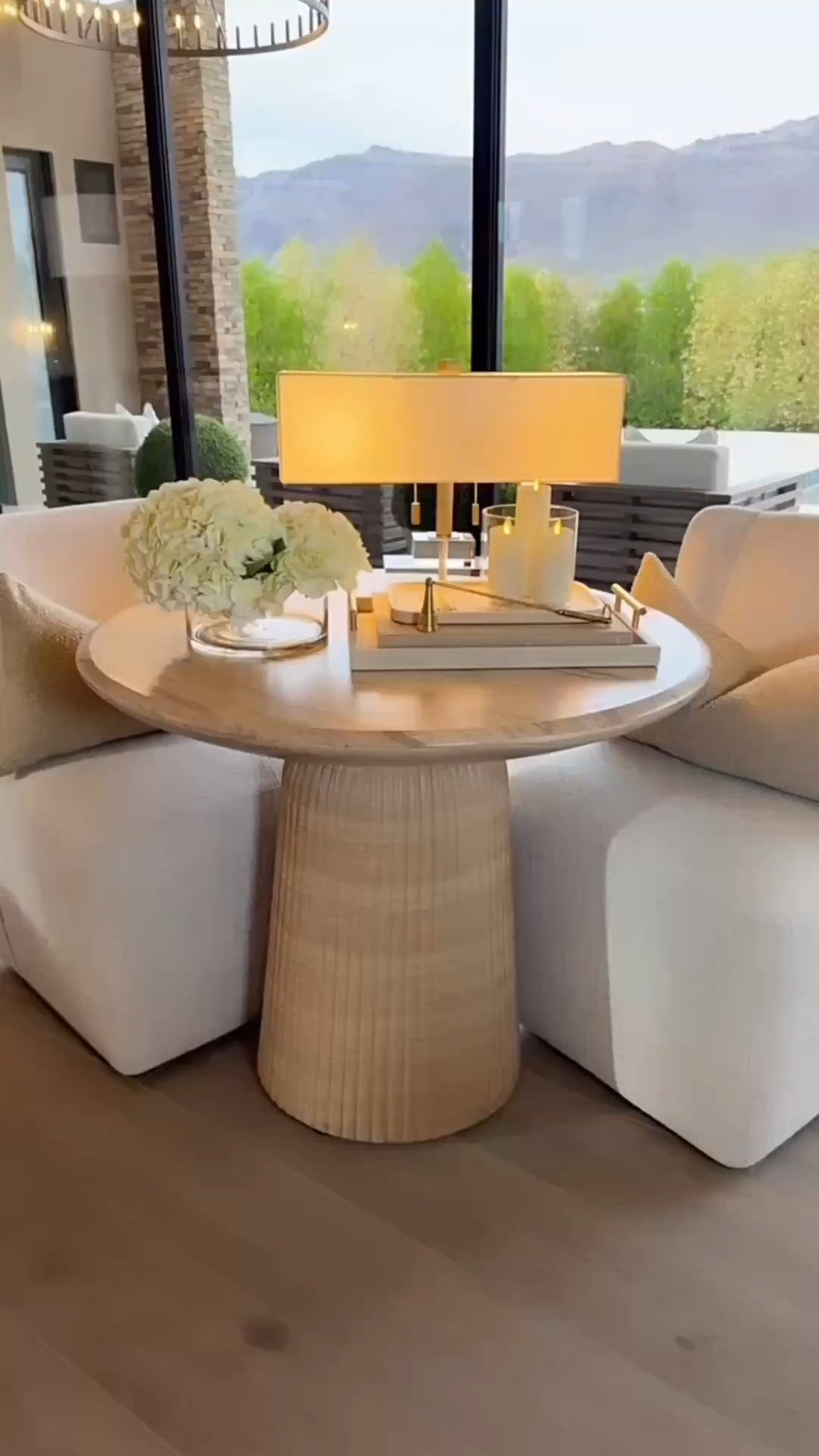 I love when I find designer look a-likes that looks even better than the original ✨🤍 this care and florals. They really are chic, simple and beautiful. Such an easy way to elevate any little space in your home. 🤩

Affordable Amazon Decor
Designer look alike
Pottery barn look alike
Spring florals and vase
White hydrangeas
Affordable floral arrangement
Pottery barn
Neutral home
Bougie on a budget

Summerthompsonstyles

#LTKHome #LTKvlog #LTKdayinmylife