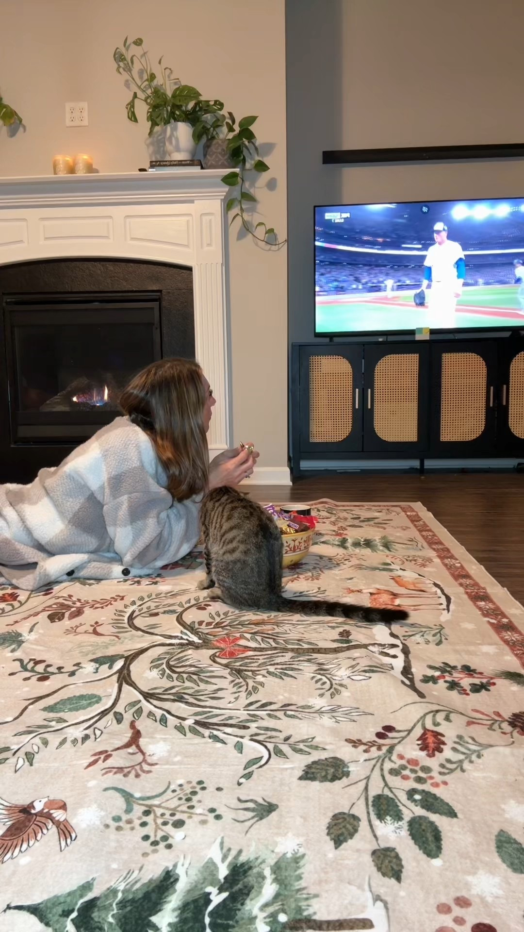 I am absolutely OBSESSED with this gorgeous Christmas rug from Lahome. It’s non-slip **machine washable** and so super soft! Love it!

#LTKHoliday #LTKSeasonal #LTKHome