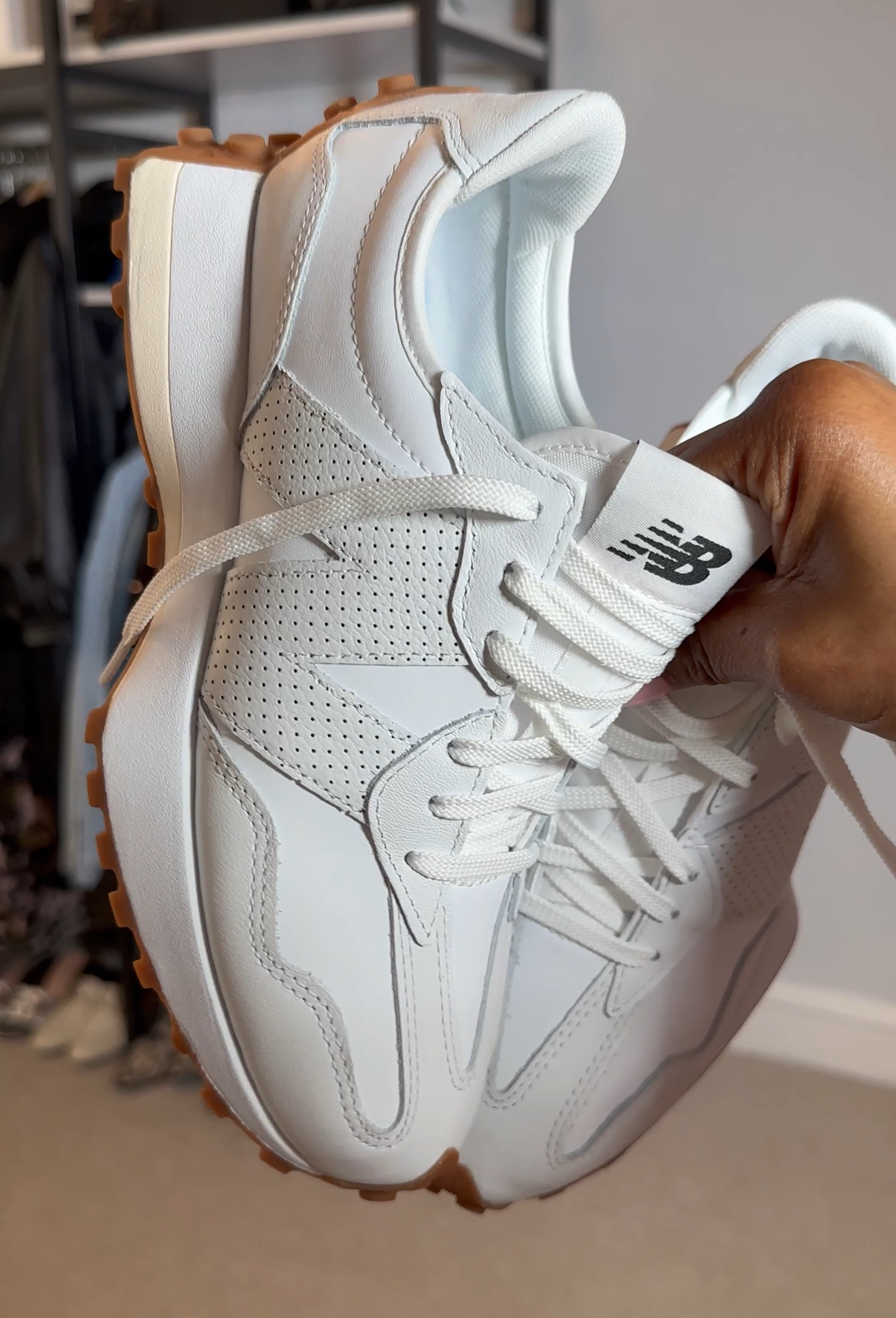 New balance best sale 327 triple white