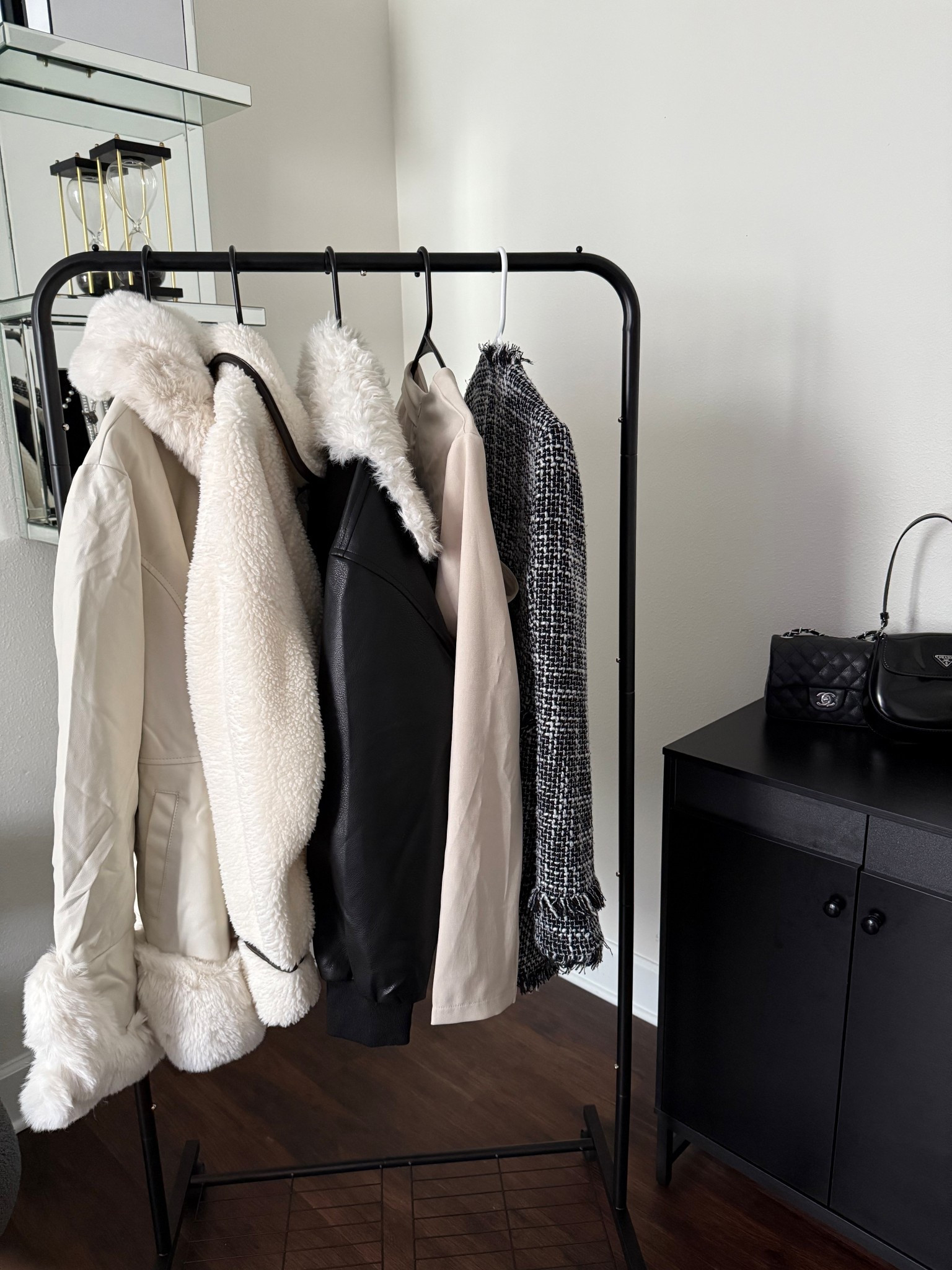 Clothing rack. Perfect size 🤍