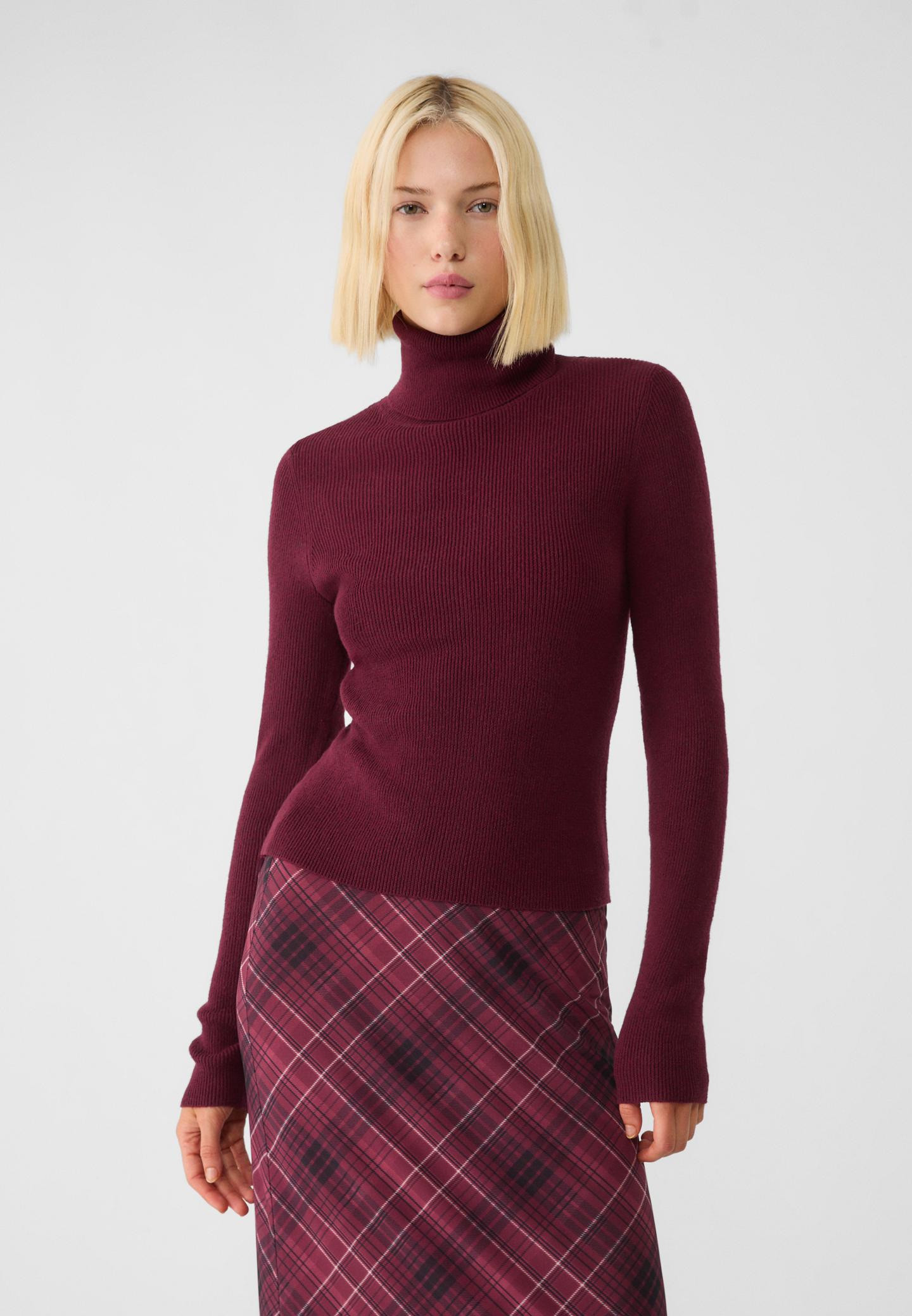 Long sleeve knit sweater with a high neck. Available in a range of colours. | Stradivarius (UK)