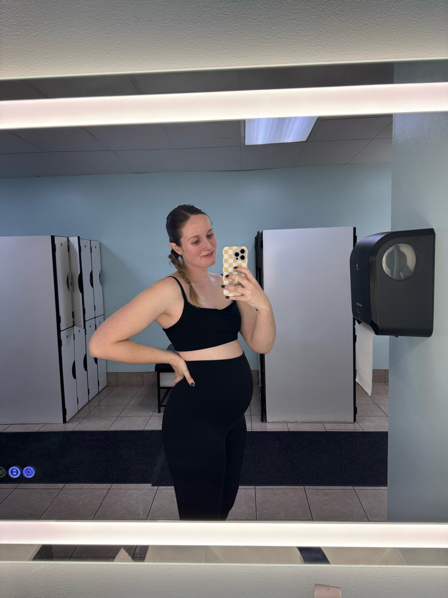Lurrvvvving all vitality materials on my itchy pregnant body 🤣 these Cloud II seamless leggings are also truly my favs and I’m gonna need at least one more pair! 

#LTKBump #LTKFindsUnder100 #LTKFitness
