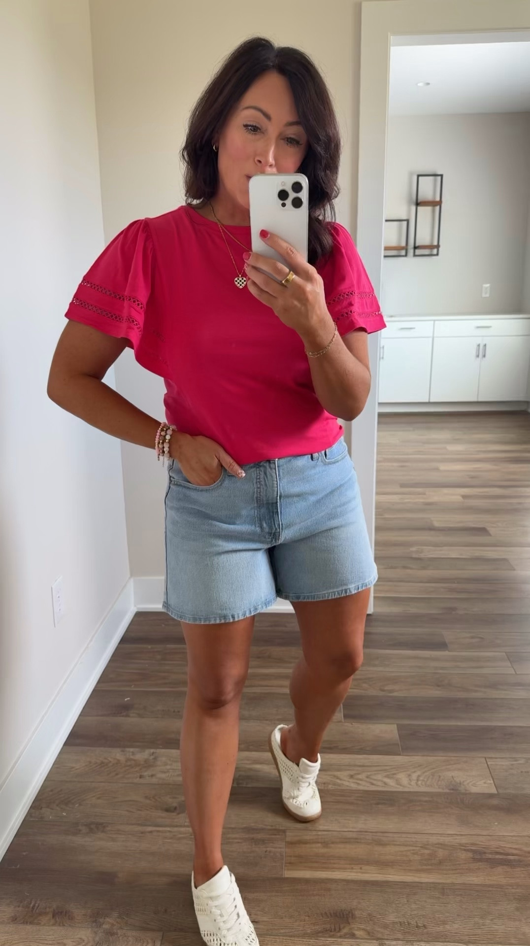 WALMART FINDS
• medium top 
• size 8 shorts - I sized up 



#LTKgrwm #LTKMidsize #LTKootd