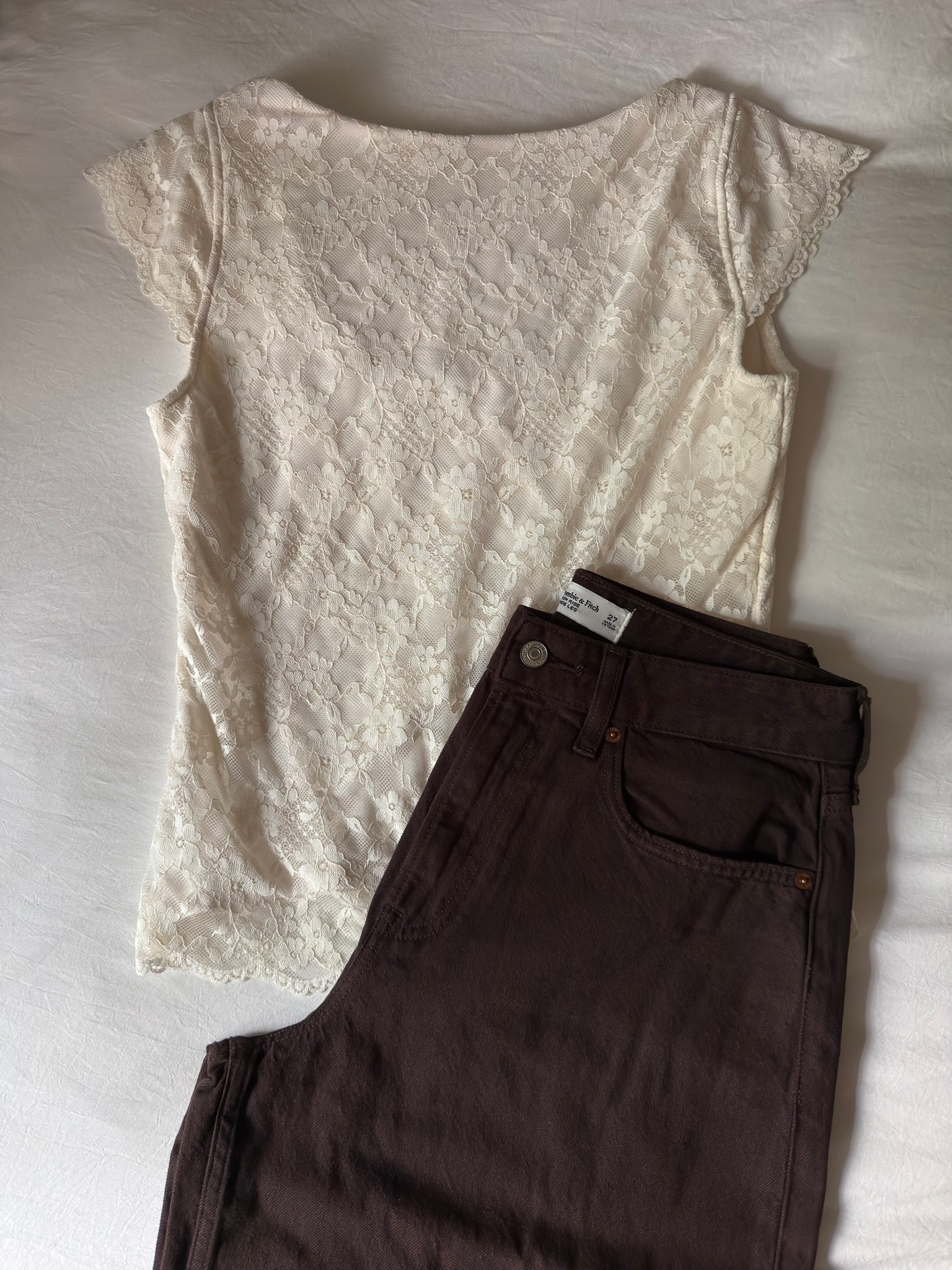 Also obsessed with this top + these jeans 😍 

#denim #fallaesthetic #fallfashion #inspo #newarrivals #outfitideas #brownjeans #abercrombie

#LTKSaleAlert #LTKSeasonal