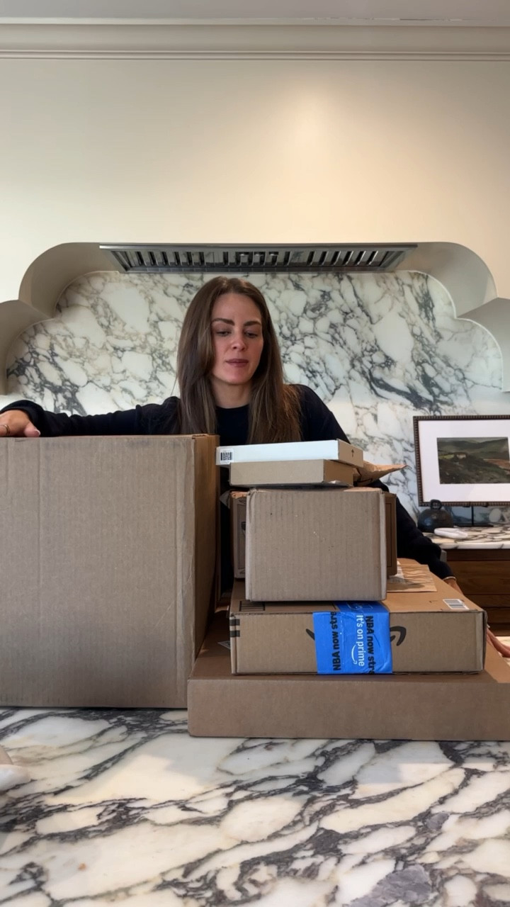 UNBOX WITH ME ✨
Some fun new decor & new things to try! 

*Alice is the wellness brand for the mushroom chocolates - I got the day & night duo to try!


#LTKBeauty #LTKSaleAlert #LTKHome