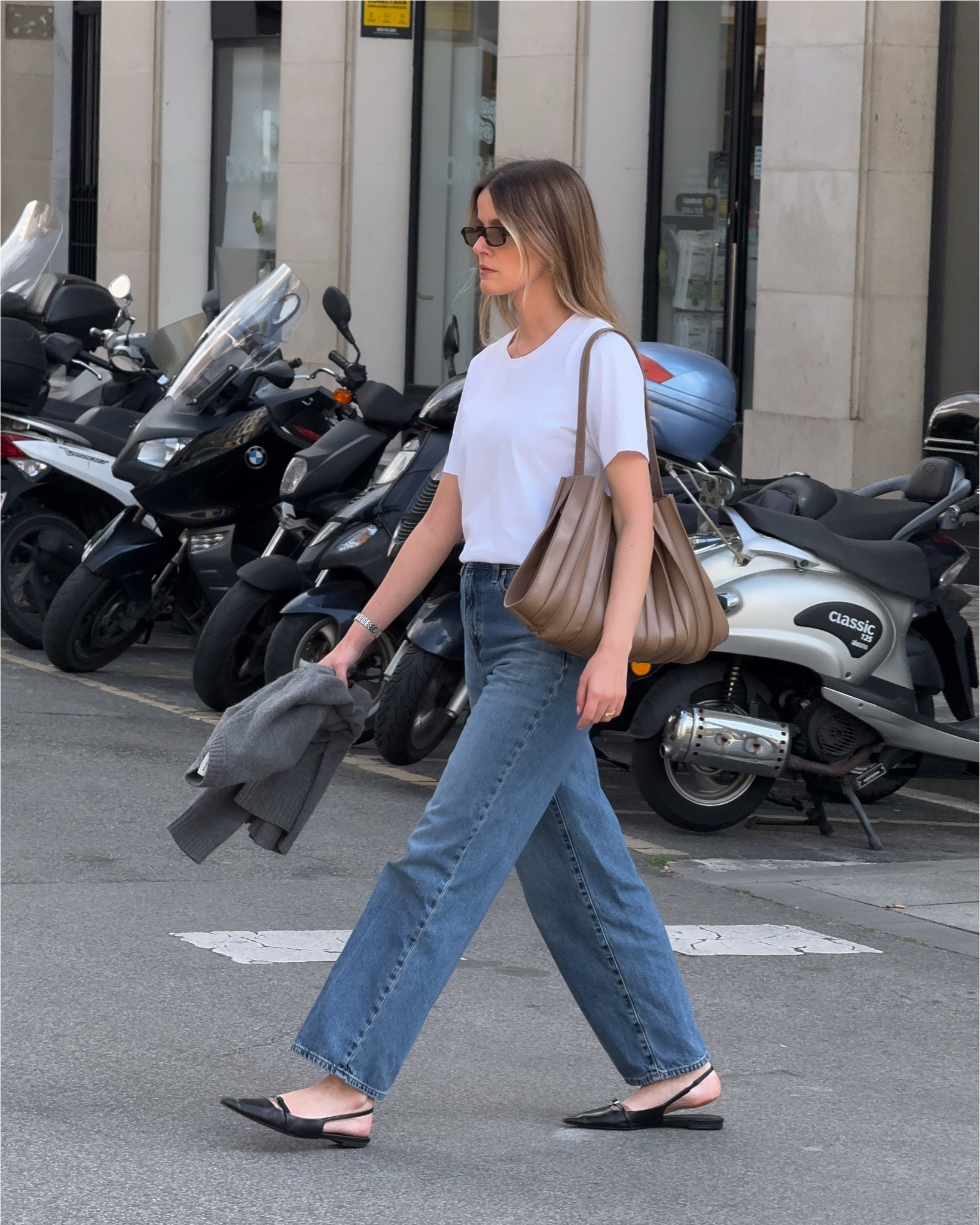 Jeans and tshirt look

#LTKFindsUnder100 #LTKStyleTip #LTKSeasonal