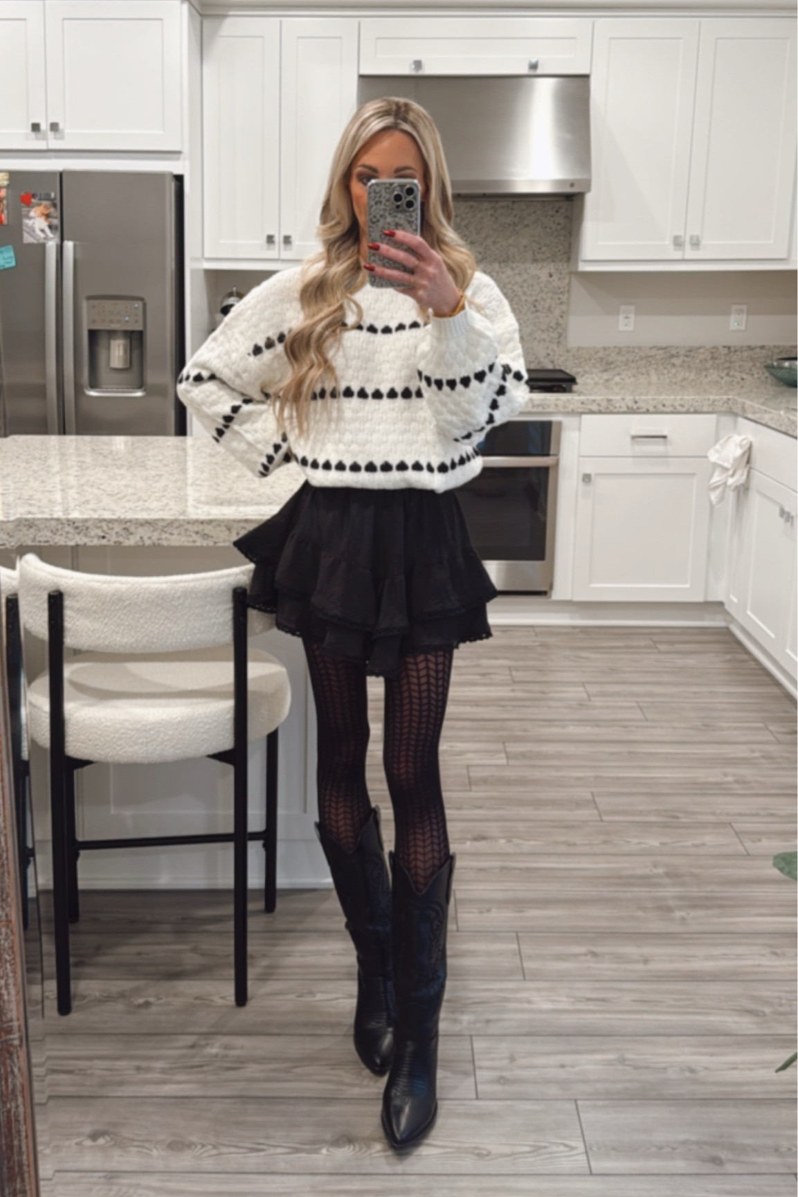 Squirt, black-and-white sweater and cowboy boots


#LTKWorkwear #LTKFindsUnder50 #LTKOver40