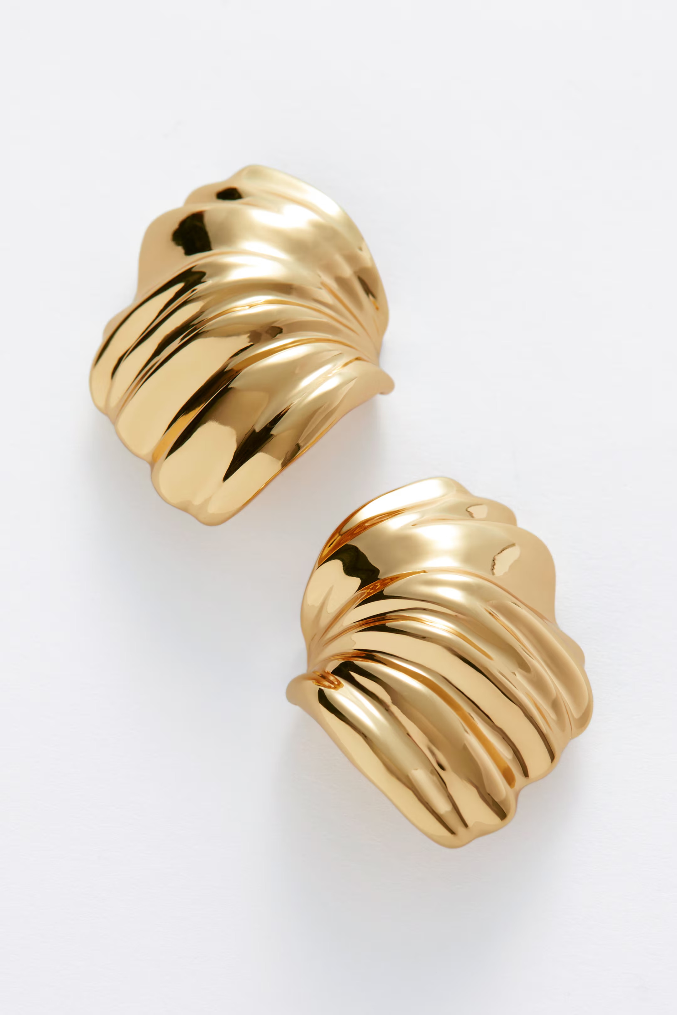 Curved Shell Earrings - Gold - Ladies | H&M GB | H&M (UK, MY, IN, SG, PH, TW, HK)