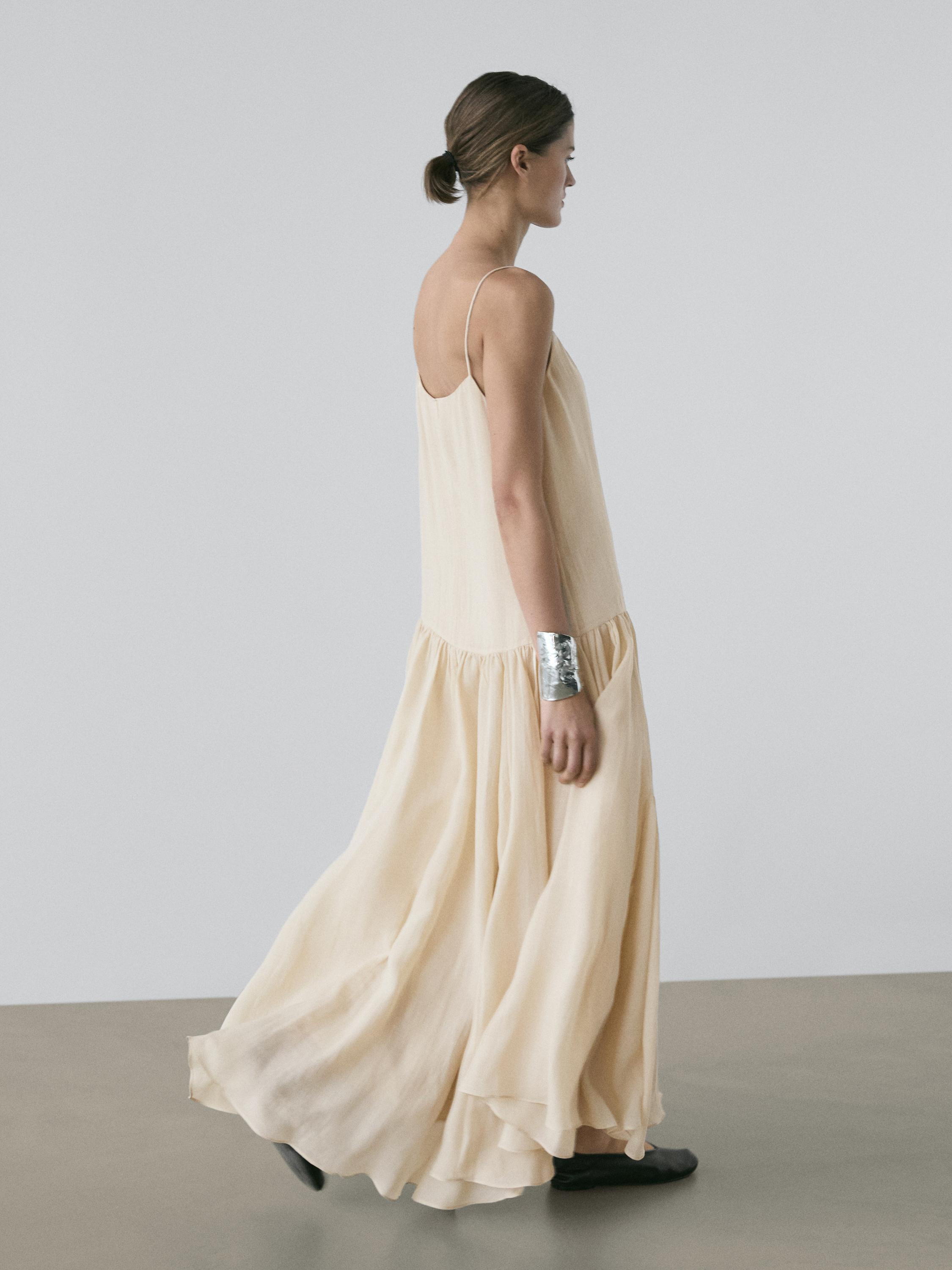 Fließendes Midikleid mit Plissee-Detail | Massimo Dutti DE