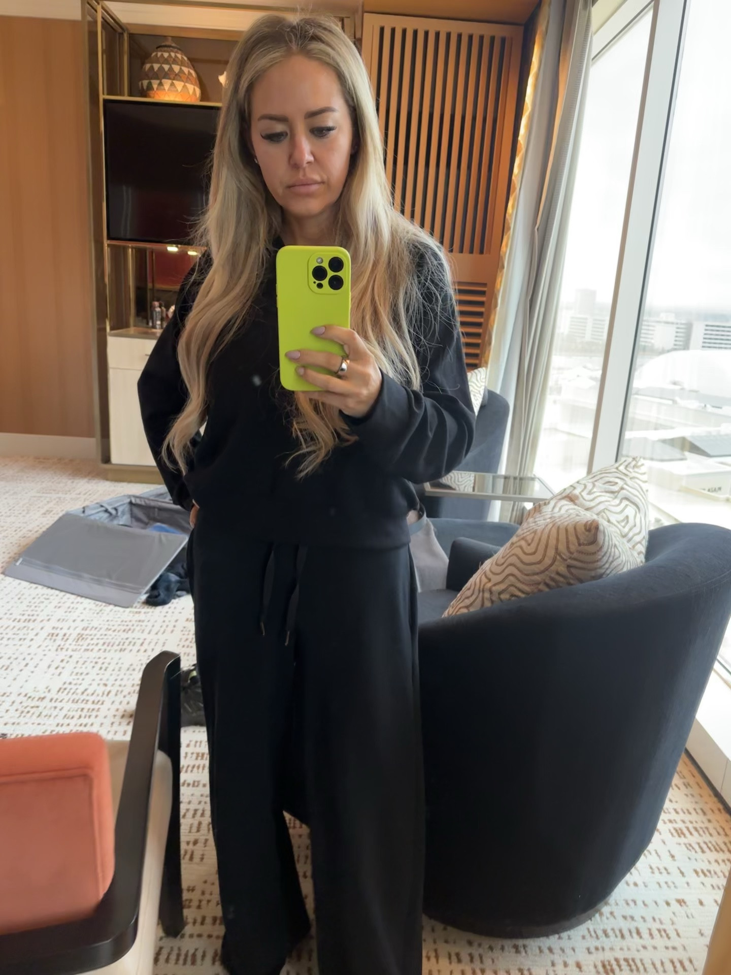 Travel day ‘fit! 
Def had my amazing seamstress put pockets into the pants because I need pockets in everything!