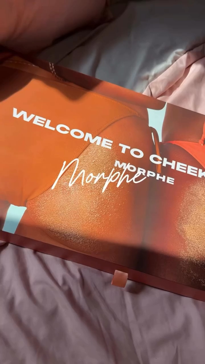 ✨ UNBOXING DREAM ✨ 
@Morphebrushes me sorprendió con esto y estoy OBSESIONADA 😍🔥 

Los tonos son perfectos para ese efecto sun-kissed ☀️ 
Se difuminan súper fácil y dejan la piel con un glow brutal 🤎✨ 

Literalmente el combo perfecto para un look bronceado y jugoso 😮‍🔥 

🛍️ Cómpralo aquí: https://community.morphe.com/a/estefany.v 

#MorpheBabe #ShowYourMorphe #MorpheArtistryCollective #UGCcreator #MakeupRoutine BronzedL