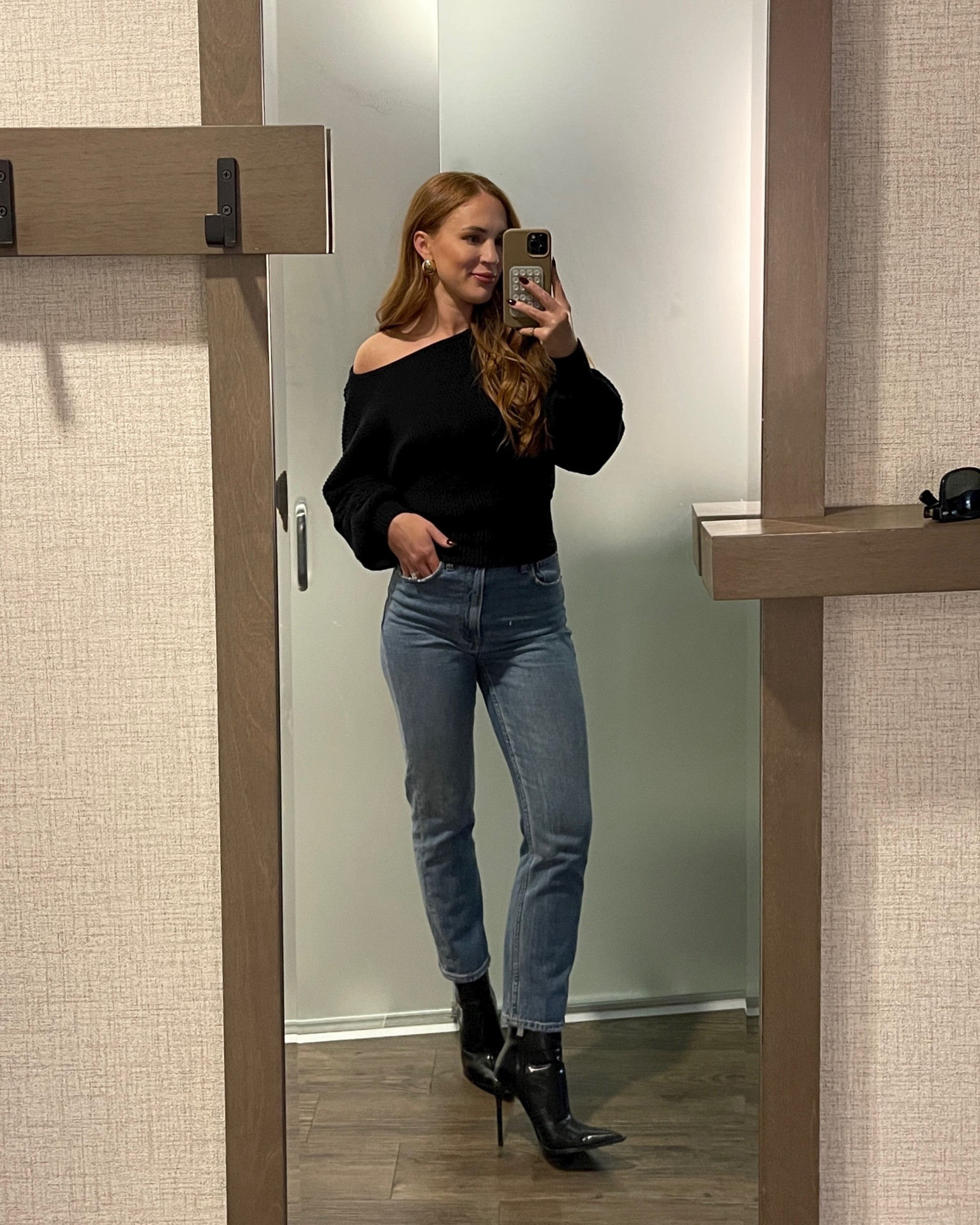 Medium wash jeans, Abercrombie jeans, Zara boots

#LTKSeasonal #LTKfindsunder100