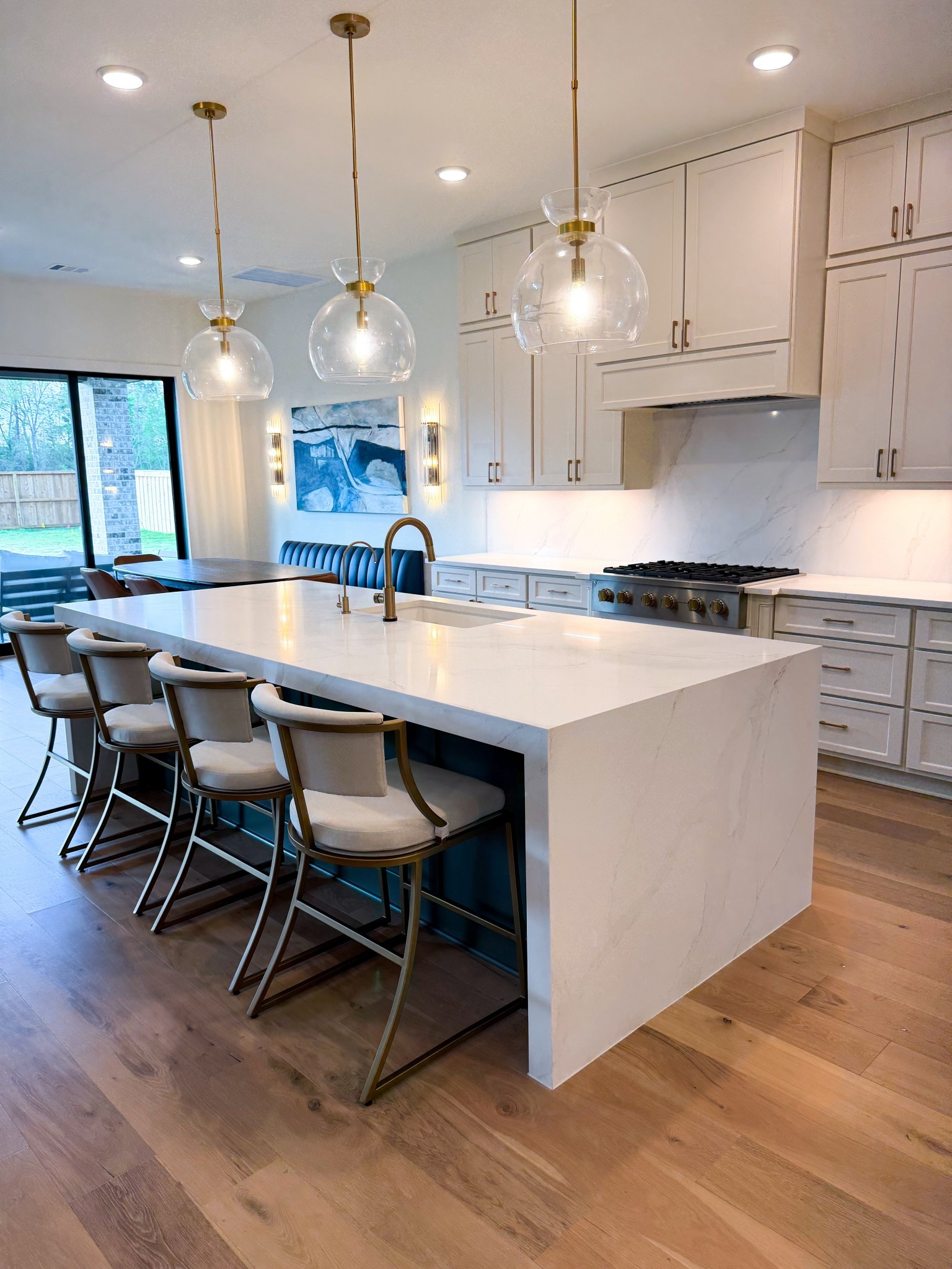 #kitchen #modernhome #breakfastnook #counterstool

#LTKHome