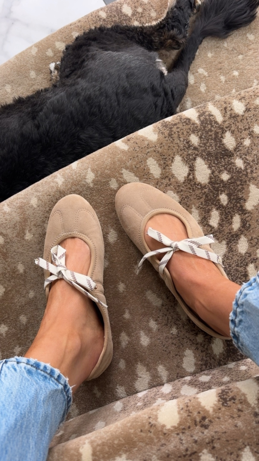 These sneakers are so good! Perfect look for less option of my Miu Miu shoes 😍 I wear a 8.5 and I did a size 8 for reference 