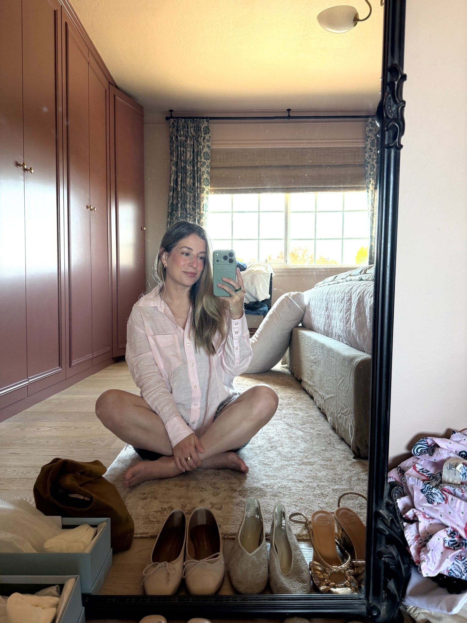 Always doing my makeup sitting on the floor 😌

#LTKootd