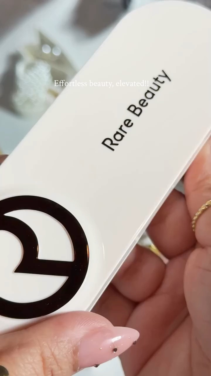 Unlock endless looks with the Rare Beauty Essential Neutral Eyeshadow Palette! ✨ From everyday glam to smoky nights, these blendable mattes and metallics are your new go-to.

Swatch- Sunlit Spritz & Maroon Mood

Which shade is your new obsession? 👇

PR: @rarebeauty #rarebeauty #rareroutine #neutraleyeshadow #luxurymakeup #viralbeauty 

𝐃𝐨𝐧’𝐭 𝐫𝐞𝐩𝐨𝐬𝐭 𝐦𝐲 𝐰𝐨𝐫𝐤 𝐰𝐢𝐭𝐡𝐨𝐮𝐭 𝐩𝐞𝐫𝐦𝐢𝐬𝐬𝐢𝐨𝐧.
𝘐 𝘵𝘳𝘺 𝘢 𝘭𝘰𝘵 𝘰𝘧 𝘣𝘦𝘢𝘶𝘵𝘺 𝘱𝘳𝘰𝘥𝘶𝘤𝘵𝘴—𝘱𝘪𝘤𝘬 𝘸𝘩𝘢𝘵 𝘧𝘪𝘵𝘴 𝙔𝙊𝙐𝙍 𝘴𝘬𝘪𝘯, 𝘯𝘰𝘵 𝘫𝘶𝘴𝘵 𝘵𝘩𝘦 𝘩𝘺𝘱𝘦♥ 

Tags:

Rare beauty essential neutrals eyeshadow palette, Rare Beauty eyeshadow, Neutral eyeshadow palette, Selena Gomez makeup, Eyeshadow palette, Glamnetic nails, Makeup, beauty, Pink makeup, Makeup inspiration, Content creator, viral products, Soft glam aesthetic, aesthetic beauty, pretty makeup, editorial makeup, trendy beauty, luxury beauty content, luxury brands, UGC creator, That girl aesthetic, Girly girl aesthetic, Coquette, vanity inspo, Explore, Trending, Explore page

#LTKSpringSale #LTKBeauty #LTKselfcare