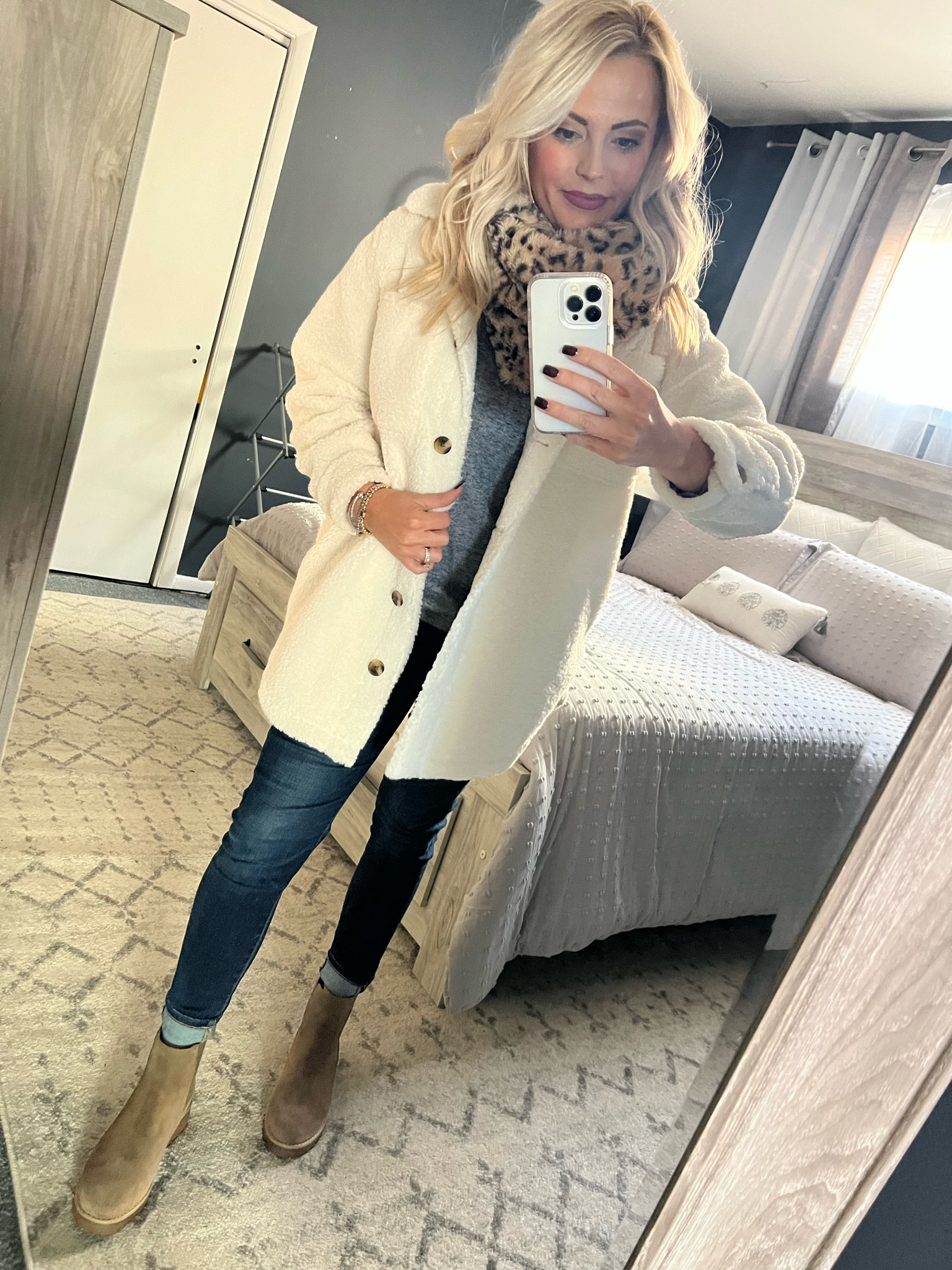 #shacket #sherpa #taupebooties #winterlooks #whitesherpa 
Wearing size Petite small. I am 5’1, size 6, 127lb for reference 

#LTKSeasonal