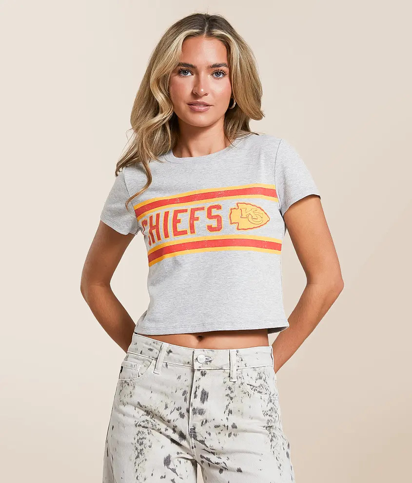 Kansas City Chiefs Sideline Baby Cropped T-Shirt | Buckle