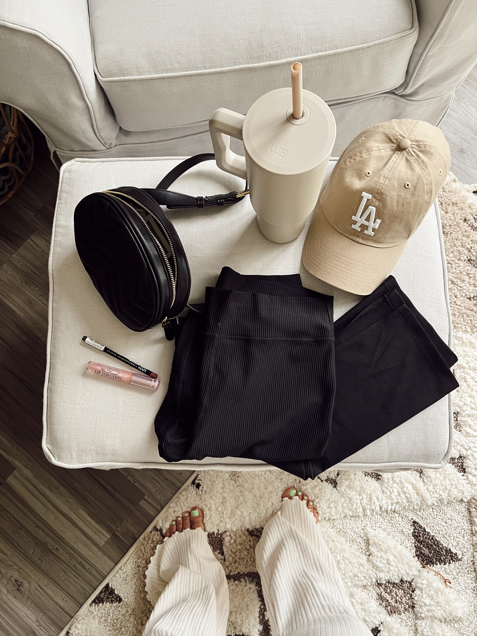 Split hem pant old navy mom outfit mom on the go ribbed pant 

#LTKunder50 #LTKstyletip #LTKfit