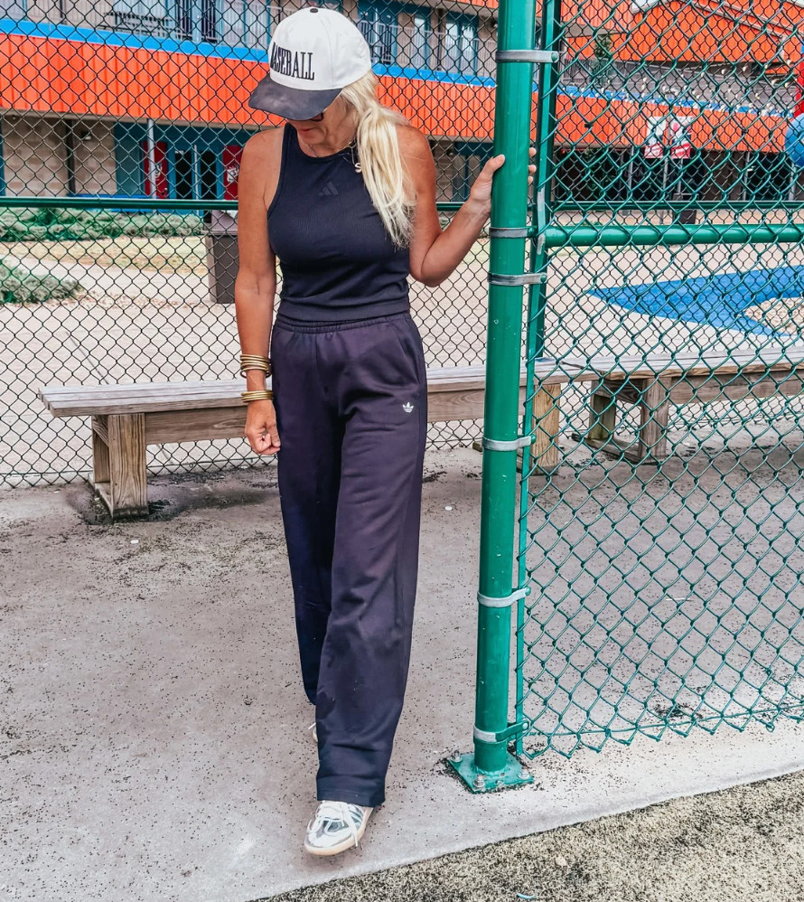 tting ready for back to school season means Im always on the go. 

Im loving this wideleg sweatpants and the fit of the tank. The perfect comfy-but cute look for us busy sports moms.

Comment LTK for outfit details. 

 @adidas #adidaspartner
 #createdwithadidas #ltk #ad

#LTKgrwm #LTKootd #LTKmomlife