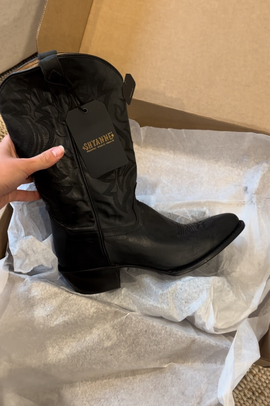 #cowboyboots 

#LTKTravel #LTKFindsUnder50