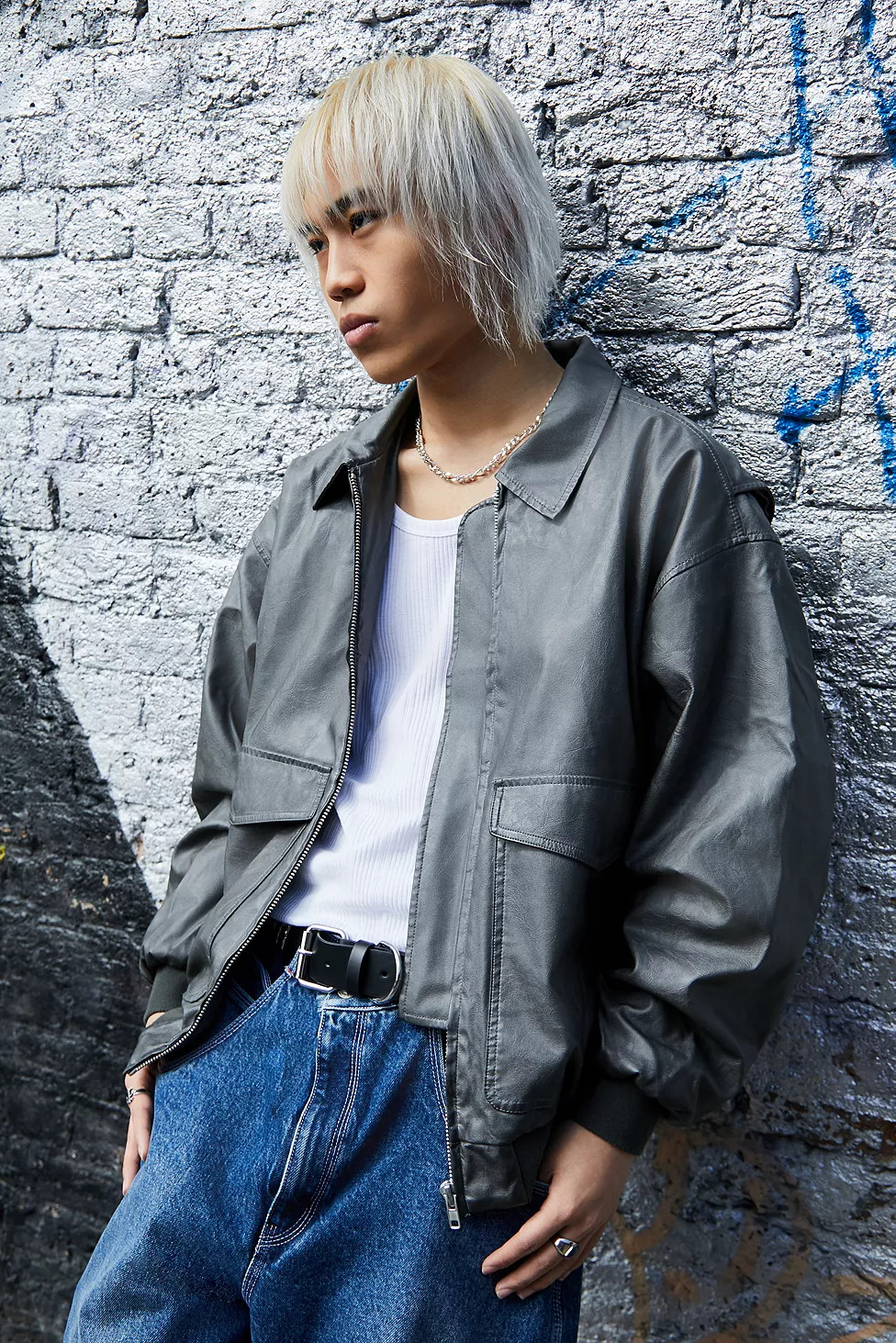 BDG – Fliegerjacke „Alfie“ in Grau aus Kunstleder | Urban Outfitters (EU)