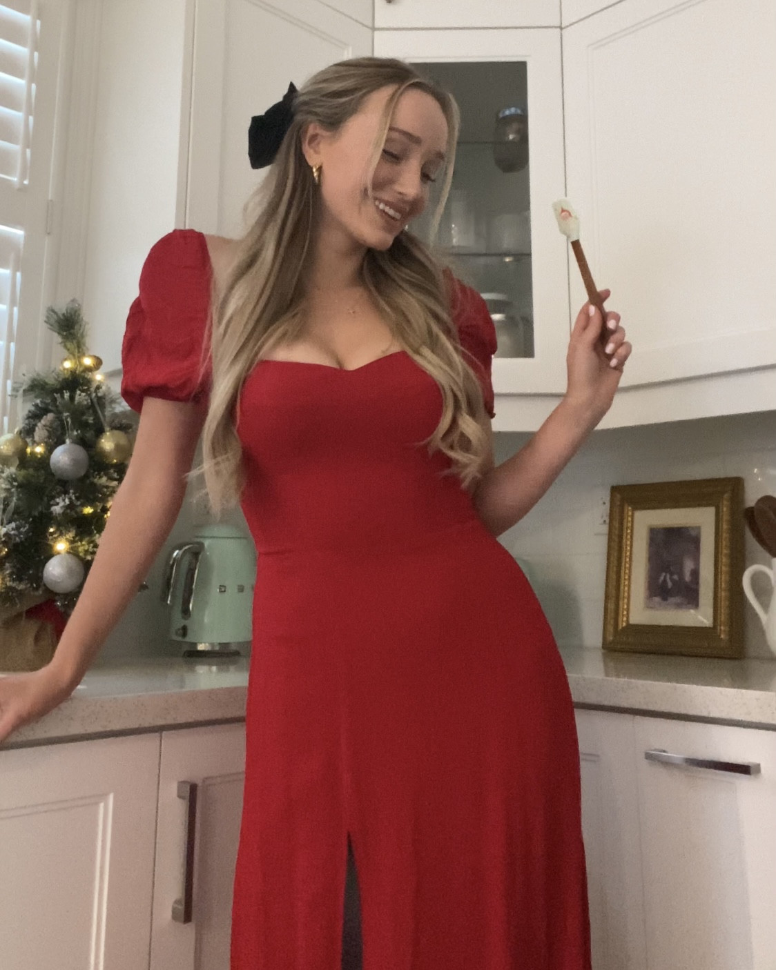 I got this dress a while ago from Reformation. I managed to find ONE listing of this exact dress on sale second hand, that’s the first link. The rest are similar red dresses, all perfect for the holiday season and beyond ❤️