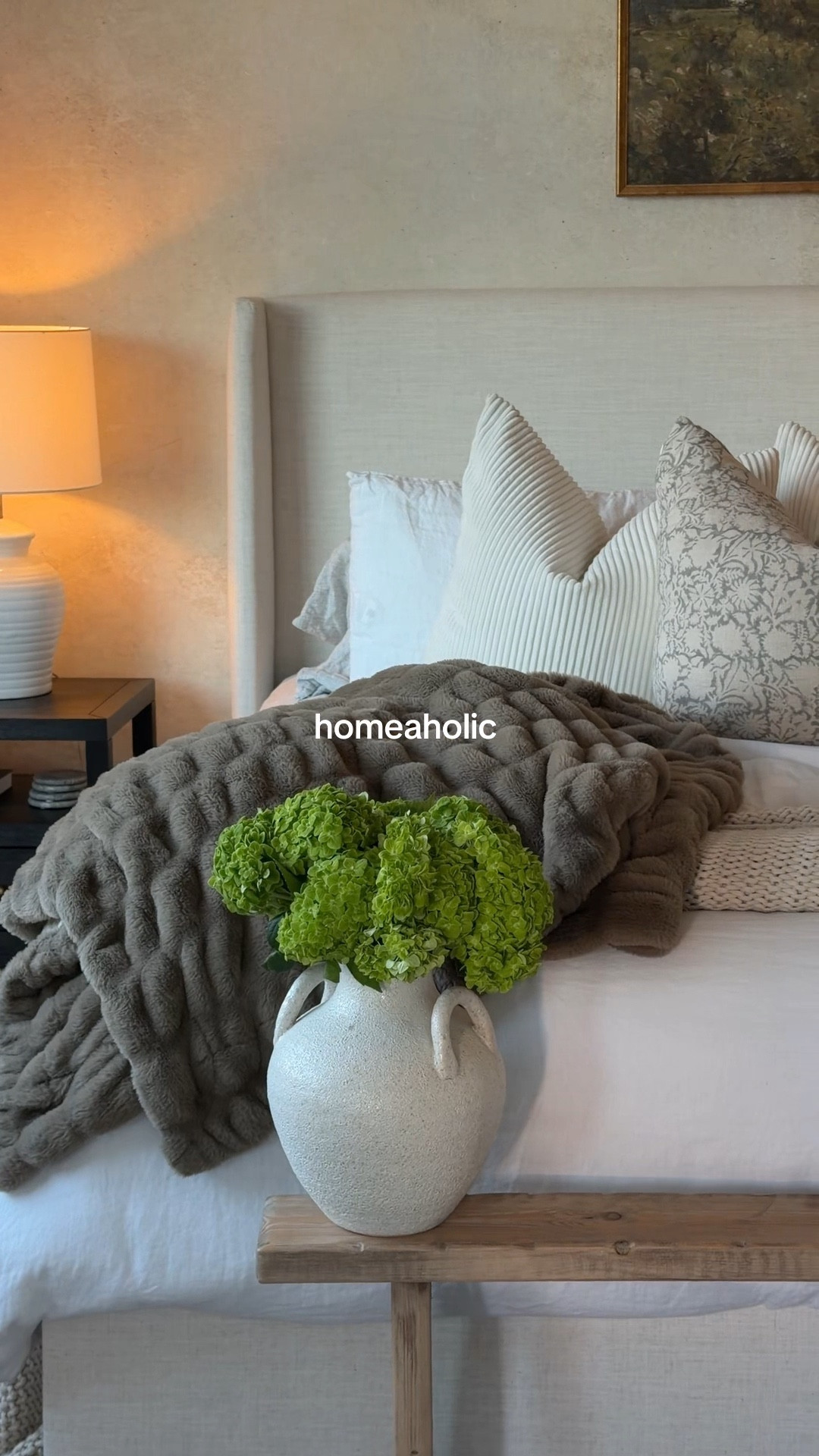 Stay at homaholic🫡 

#homedecor #homeinspo #springdecor #springhome #homedesign #spring2026

#LTKHome