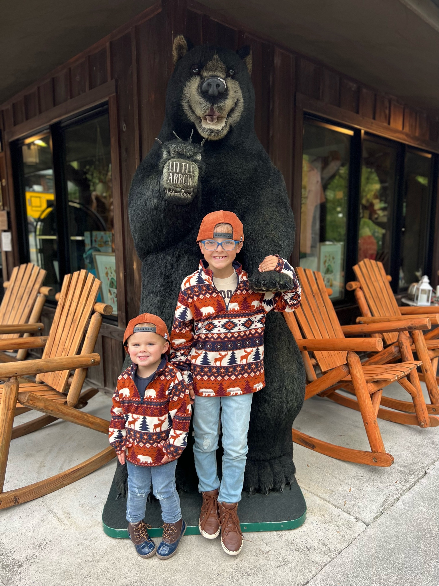 • This pull over looks and feels so nice except it was a BEARY sweet deal at Children’s Place!  🐻• 