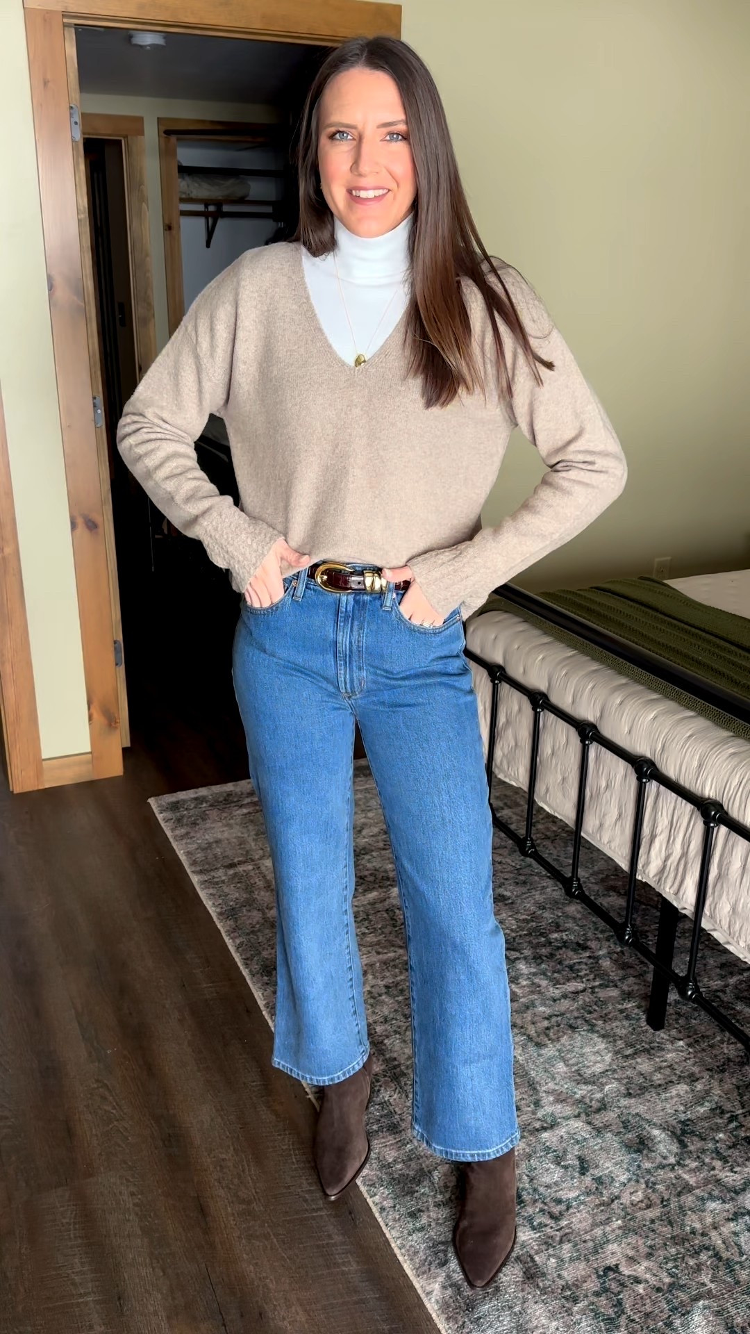 My friend Lindsey from @abovethelawstyle just launched the Lindsey jean in collaboration with @dearjohndenim. They are so fantastic and I’m thrilled to share them with you in support of her and all her hard work. They are a soft lived in feel and a great straight leg cut. I got my true size 27. They have a 30 inch inseam so they are a cropped length on me. You can use code DJxLAW20 for 20% off! 