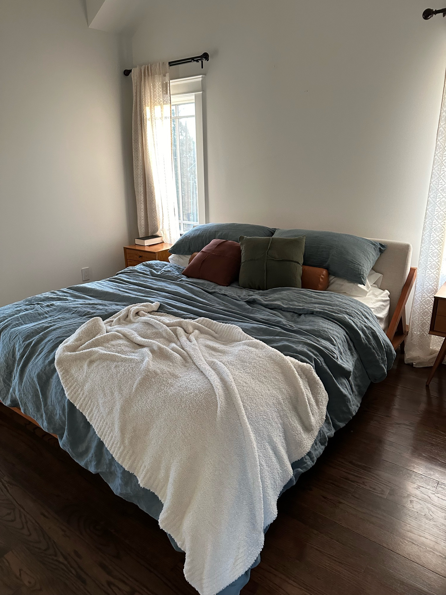 Bedding is really getting there. Loving this linen bedspread 

#LTKhome