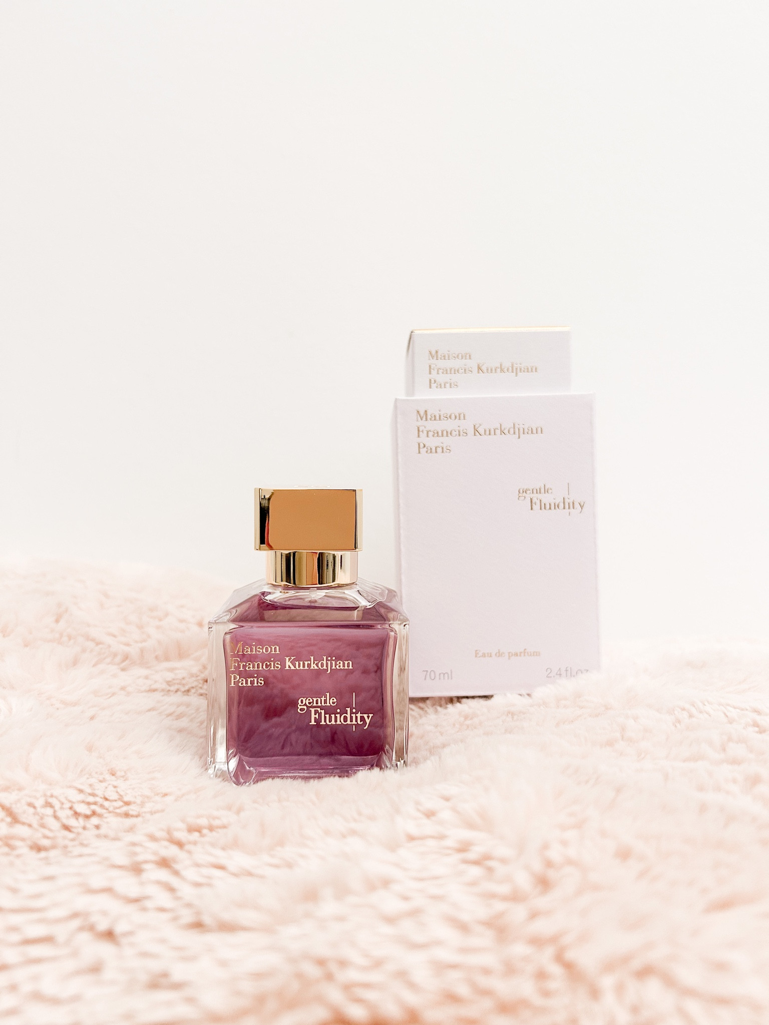 Lovely warm vanilla scent 💜 

#maisonfranciskurkdjian #gentlefluiditygold #perfume #mfkperfume #vanillaperfume

#LTKstyletip #LTKFind #LTKSeasonal