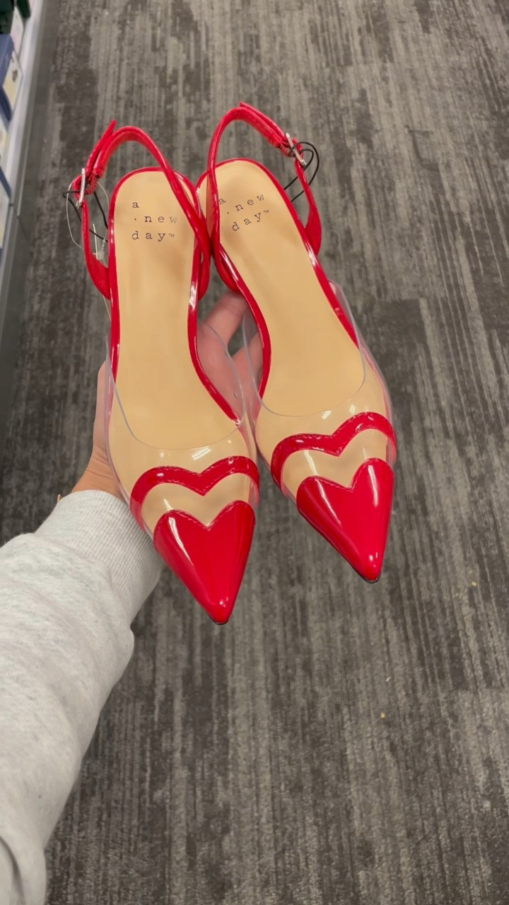 I mean how cute are these? They run TTS for me and are so comfortable 

#LTKStyleTip #LTKSeasonal #LTKShoeCrush