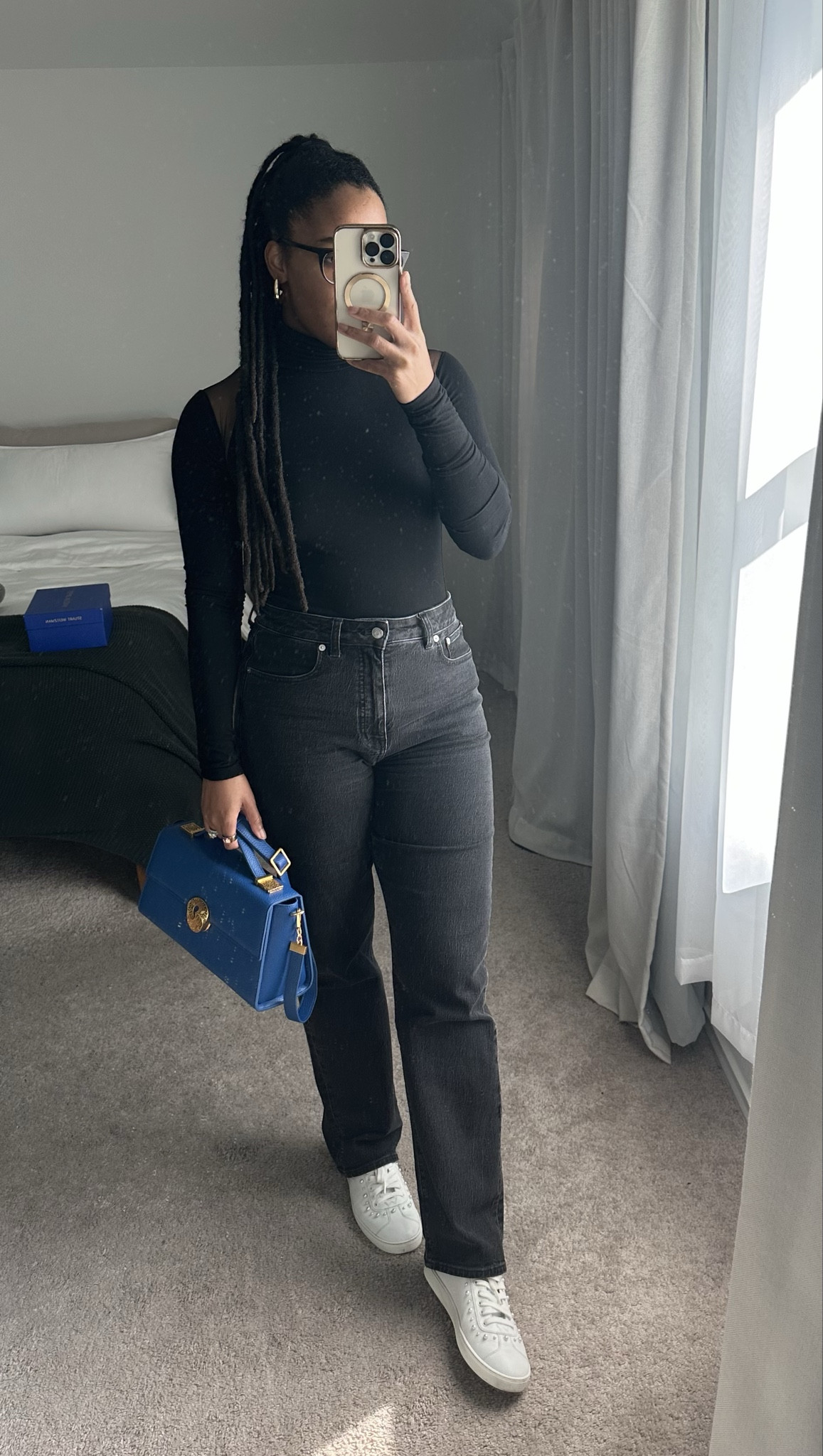 Casual outfit with black jeans and a cobalt blue handbag.

#LTKSeasonal #LTKValentine