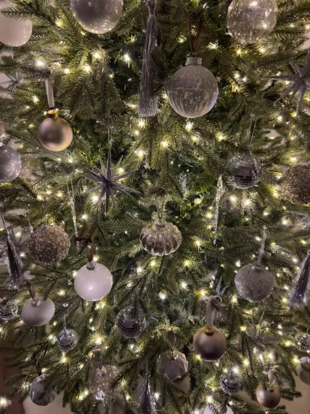 My boujee Christmas tree on a budget!! Absolutely obsessed with how it came out 🥹✨

#LTKHoliday #LTKHome #LTKSeasonal